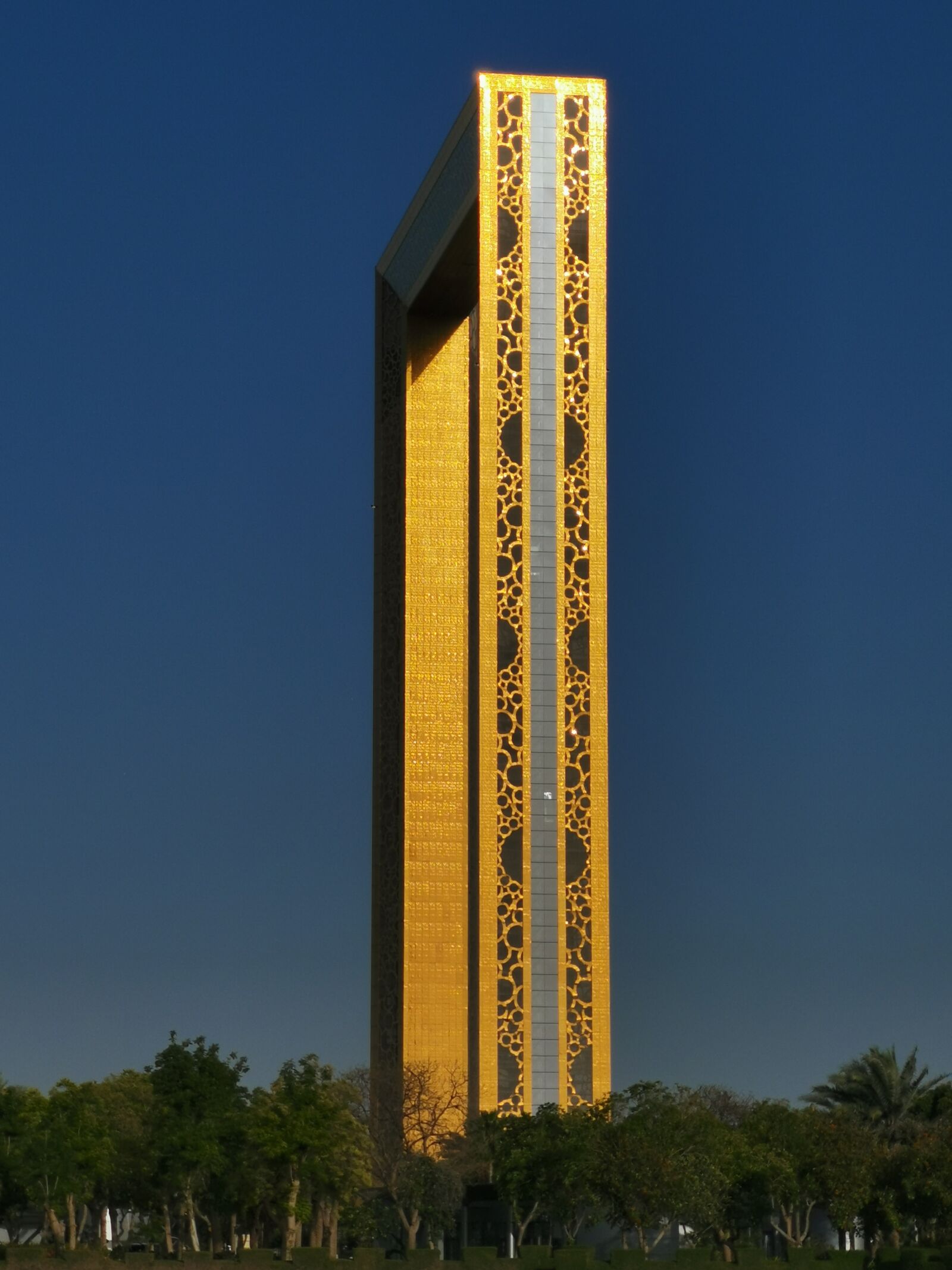 HUAWEI LYA-L29 sample photo. The, frame, dubai photography