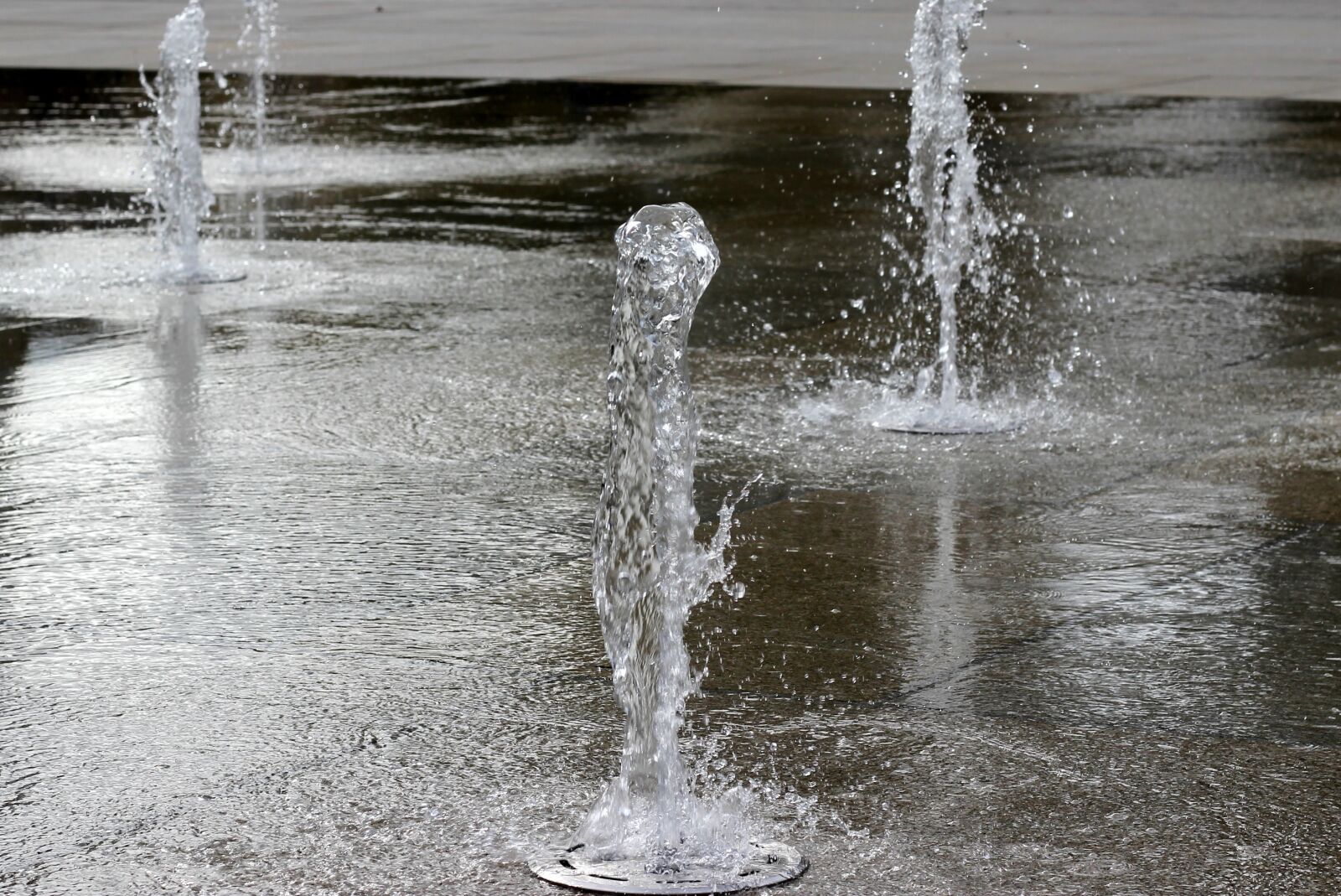 Canon EOS 600D (Rebel EOS T3i / EOS Kiss X5) + Canon EF 50mm F1.8 STM sample photo. Water, water feature, fountain photography