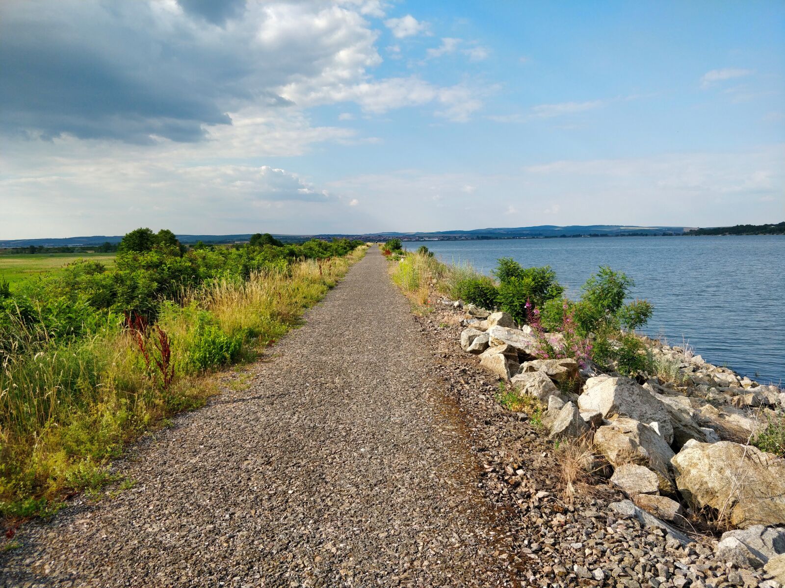 OnePlus 5 sample photo. Path, water, sky photography