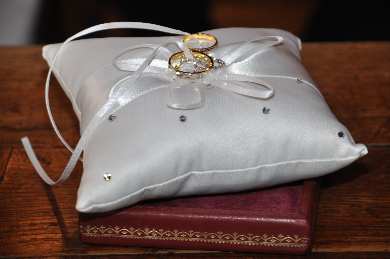 Nikon D90 sample photo. Alliances, wedding, happiness photography