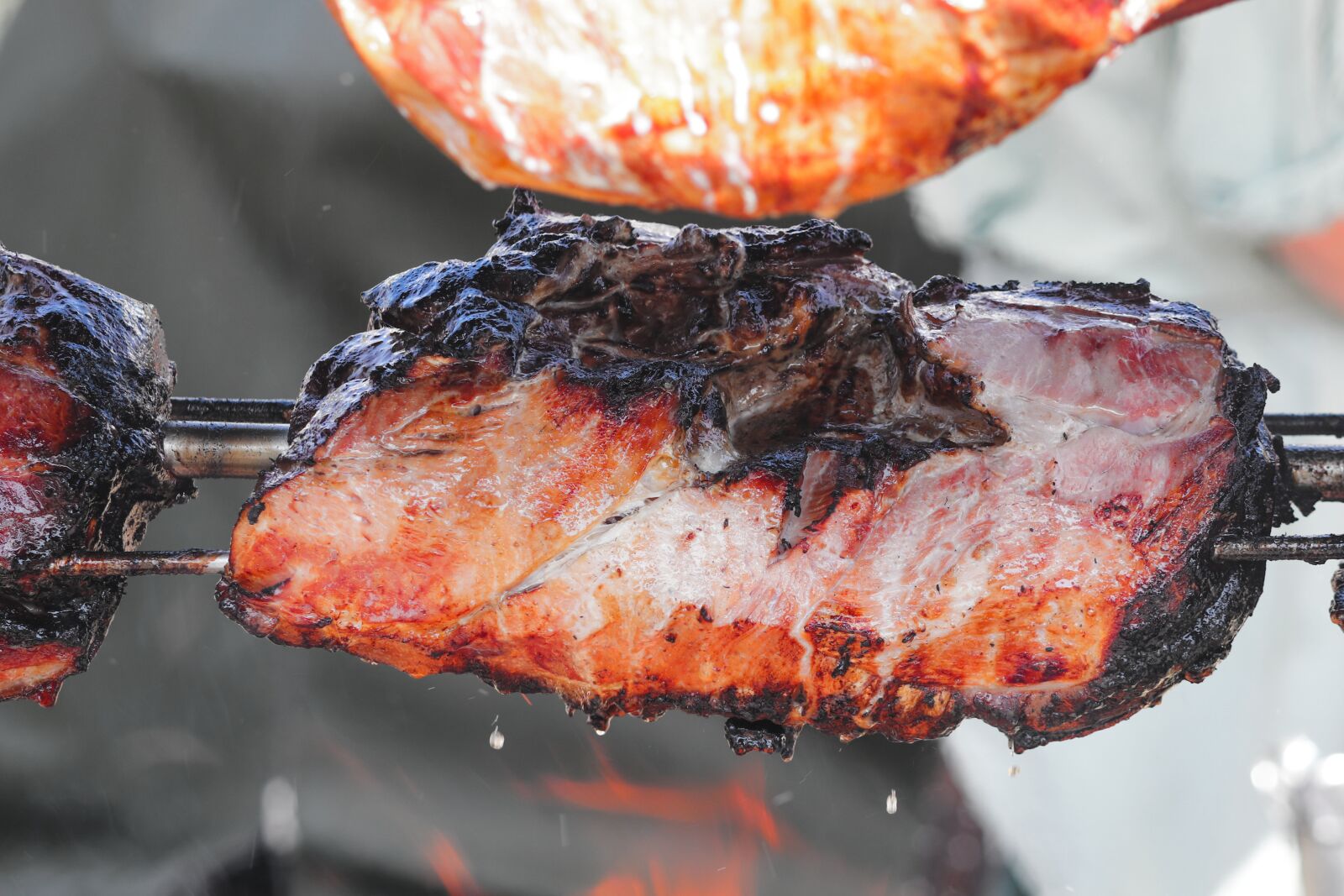 Canon EOS 200D (EOS Rebel SL2 / EOS Kiss X9) sample photo. Spies roast, roast pork photography