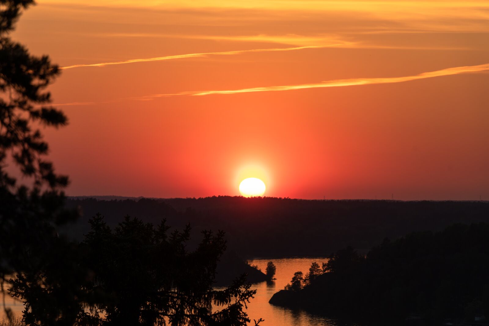 Canon EF-S 18-135mm F3.5-5.6 IS USM sample photo. West, stockholm, sunset photography