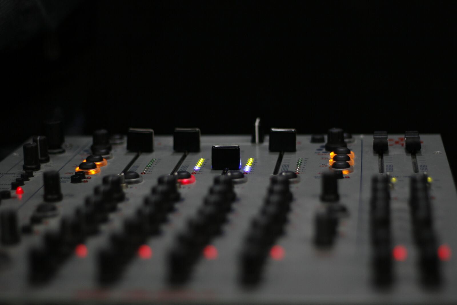 Canon EOS 30D sample photo. Deejay, dj, mixer photography