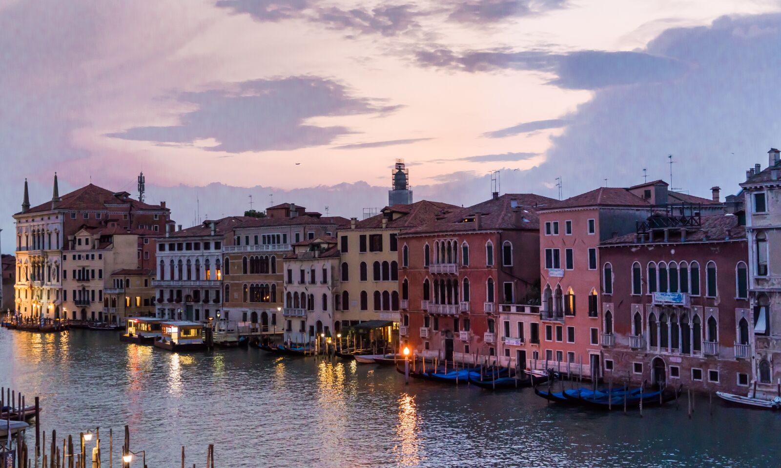 Sony a7R II + Sony FE 24-240mm F3.5-6.3 OSS sample photo. Venice, sunset, italy photography