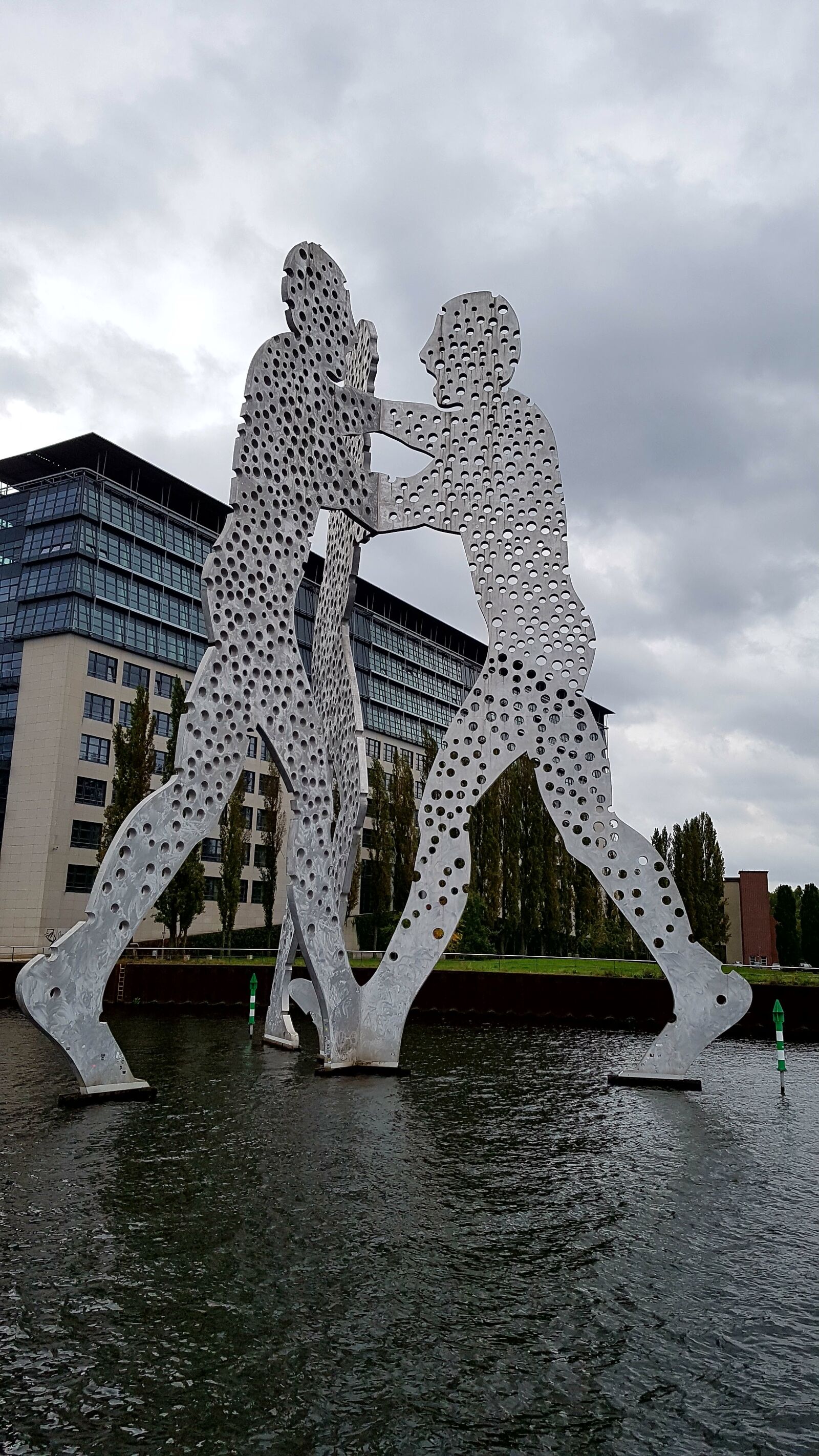 Samsung Galaxy S7 sample photo. Molecule man, berlin, spree photography