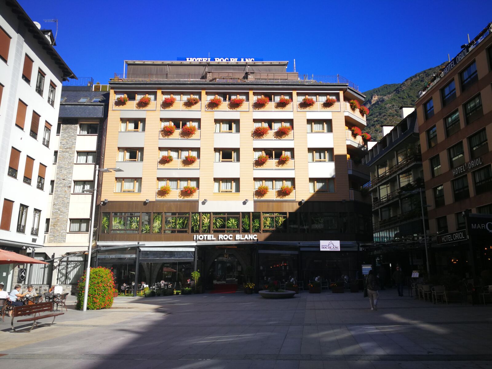 HUAWEI Mate 9 sample photo. Andorra, plaza, hotel photography