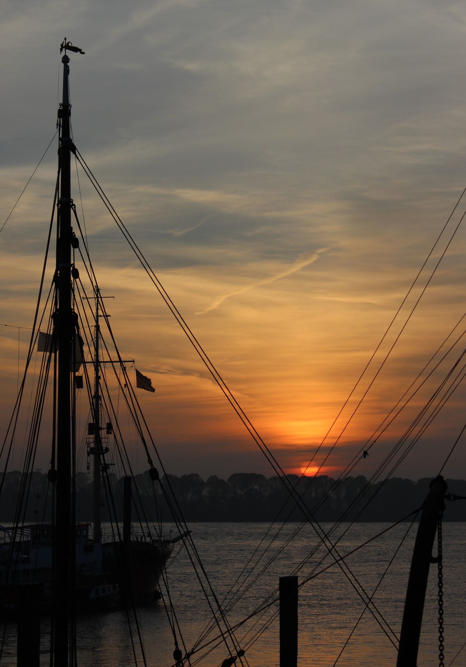 Canon EOS 600D (Rebel EOS T3i / EOS Kiss X5) sample photo. Sailing boat, ship mast photography