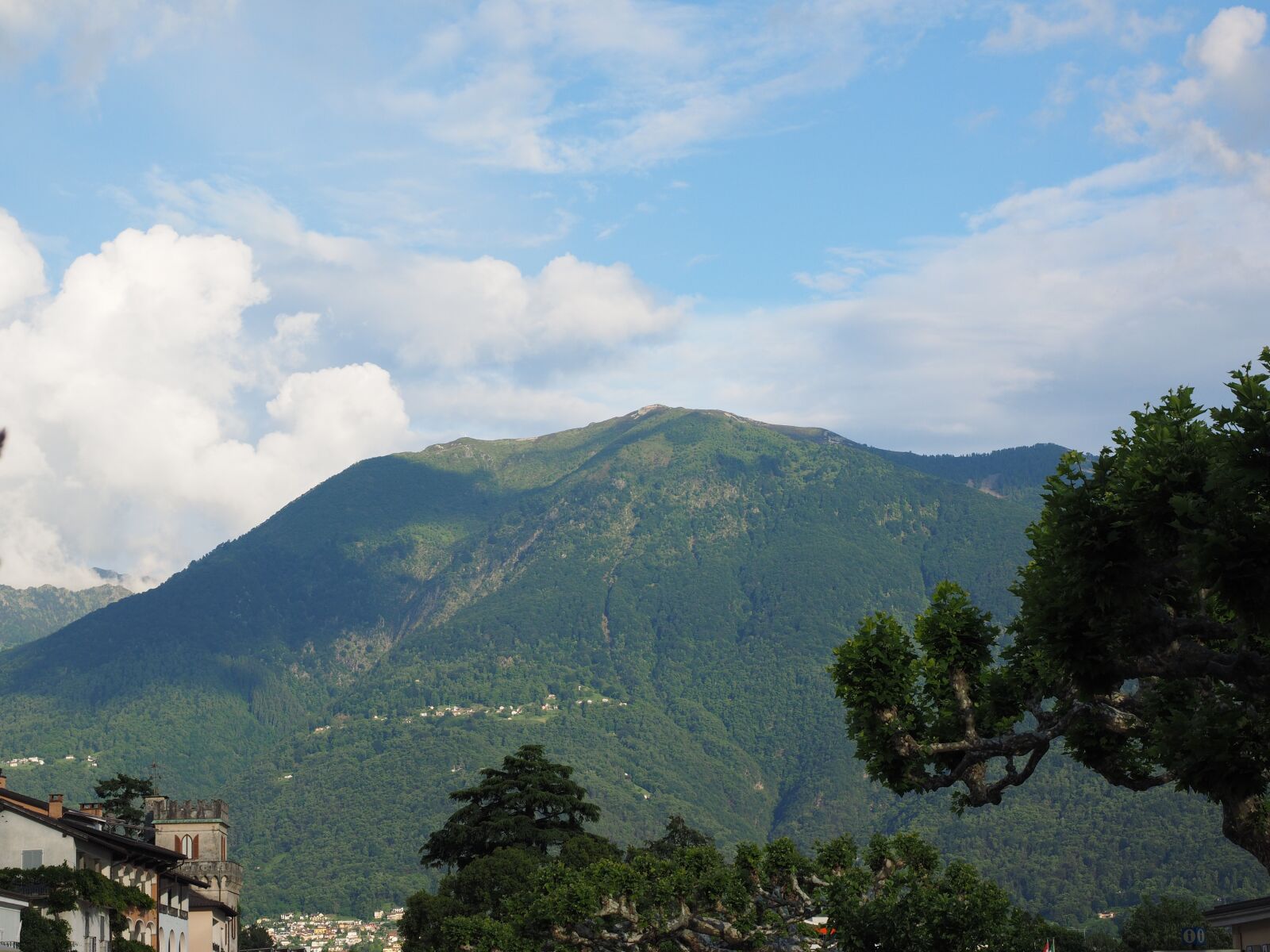 Olympus OM-D E-M1 + Olympus M.Zuiko Digital ED 12-40mm F2.8 Pro sample photo. Ascona, view, mountain photography