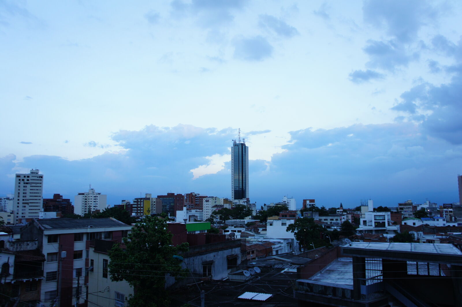 Sony E 18-55mm F3.5-5.6 OSS sample photo. Afternoon, cali, city, colombia photography