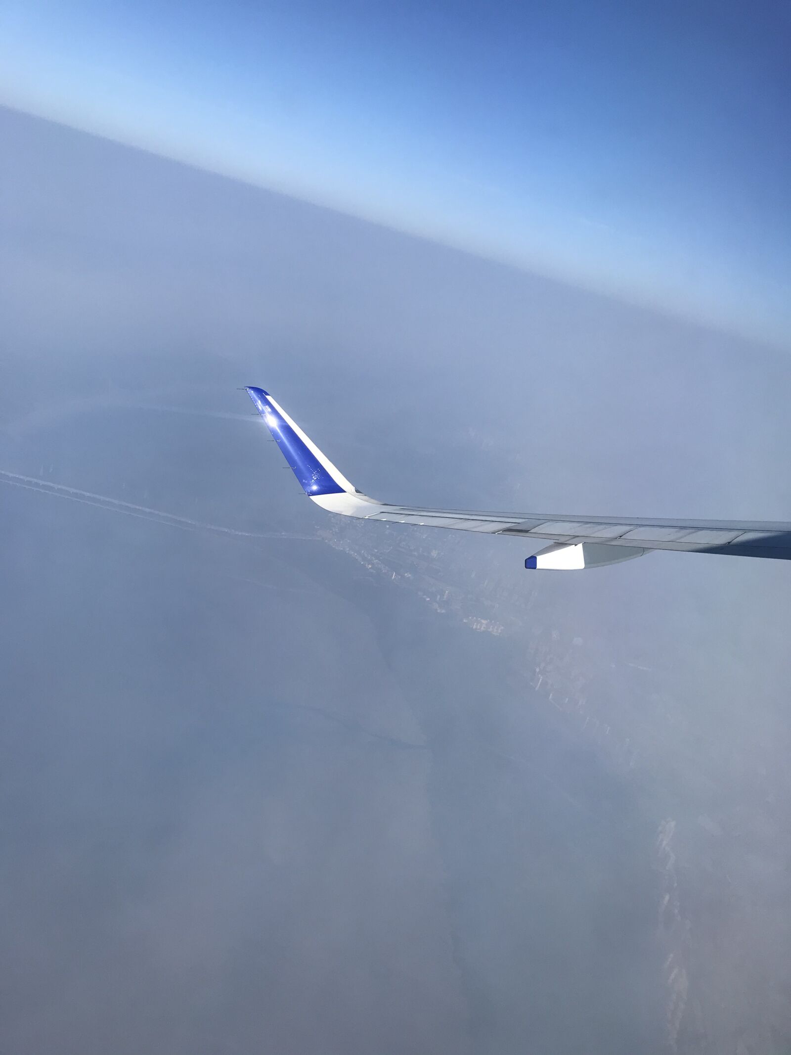 iPhone 7 back camera 3.99mm f/1.8 sample photo. Travel, sky, airplane photography