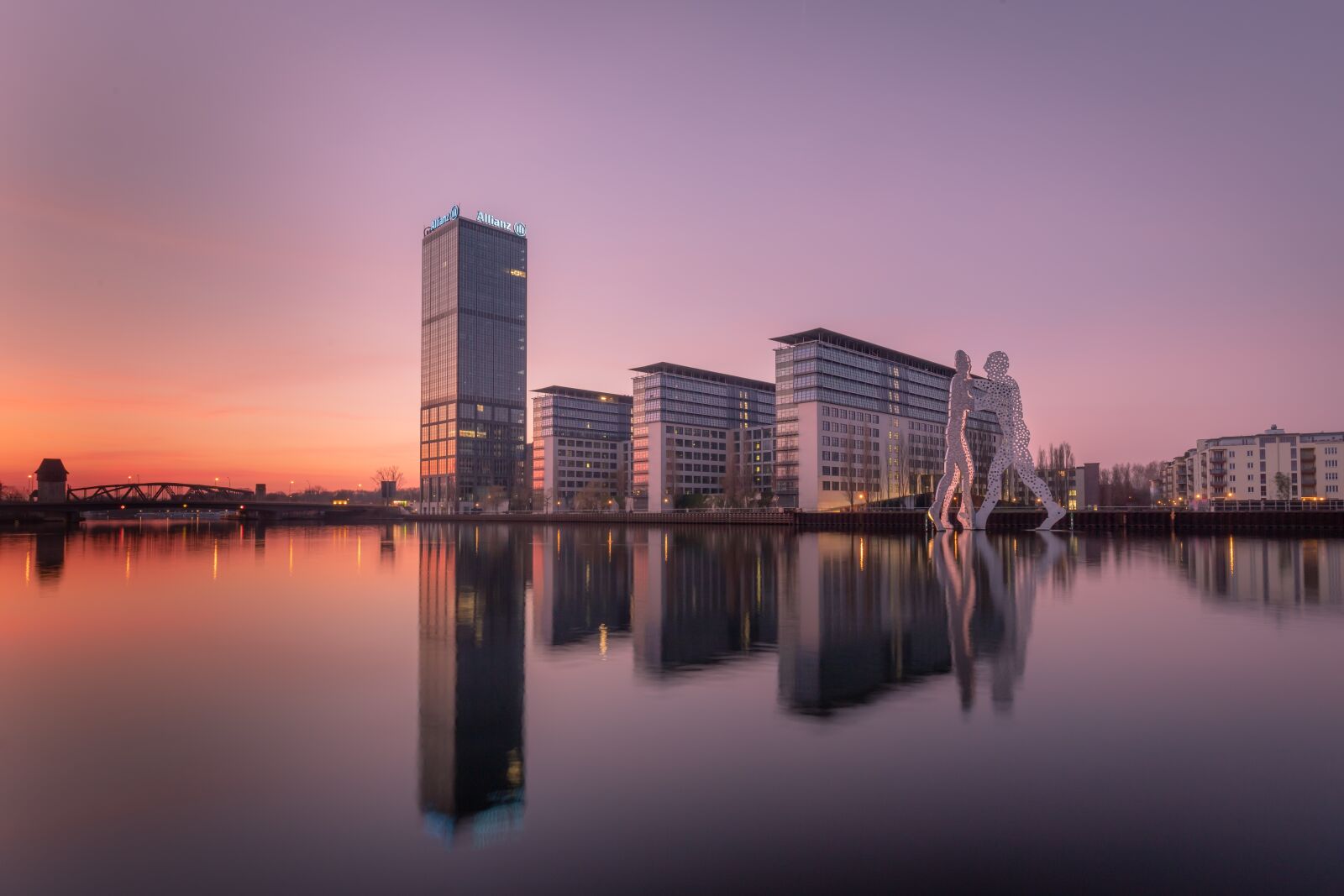 Canon EF 16-35mm F4L IS USM sample photo. Berlin, molecule man, places photography