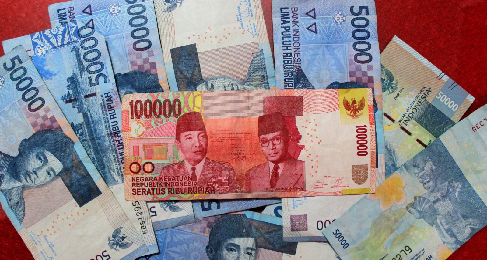 Canon EOS 600D (Rebel EOS T3i / EOS Kiss X5) sample photo. Money, rupiah, salary photography