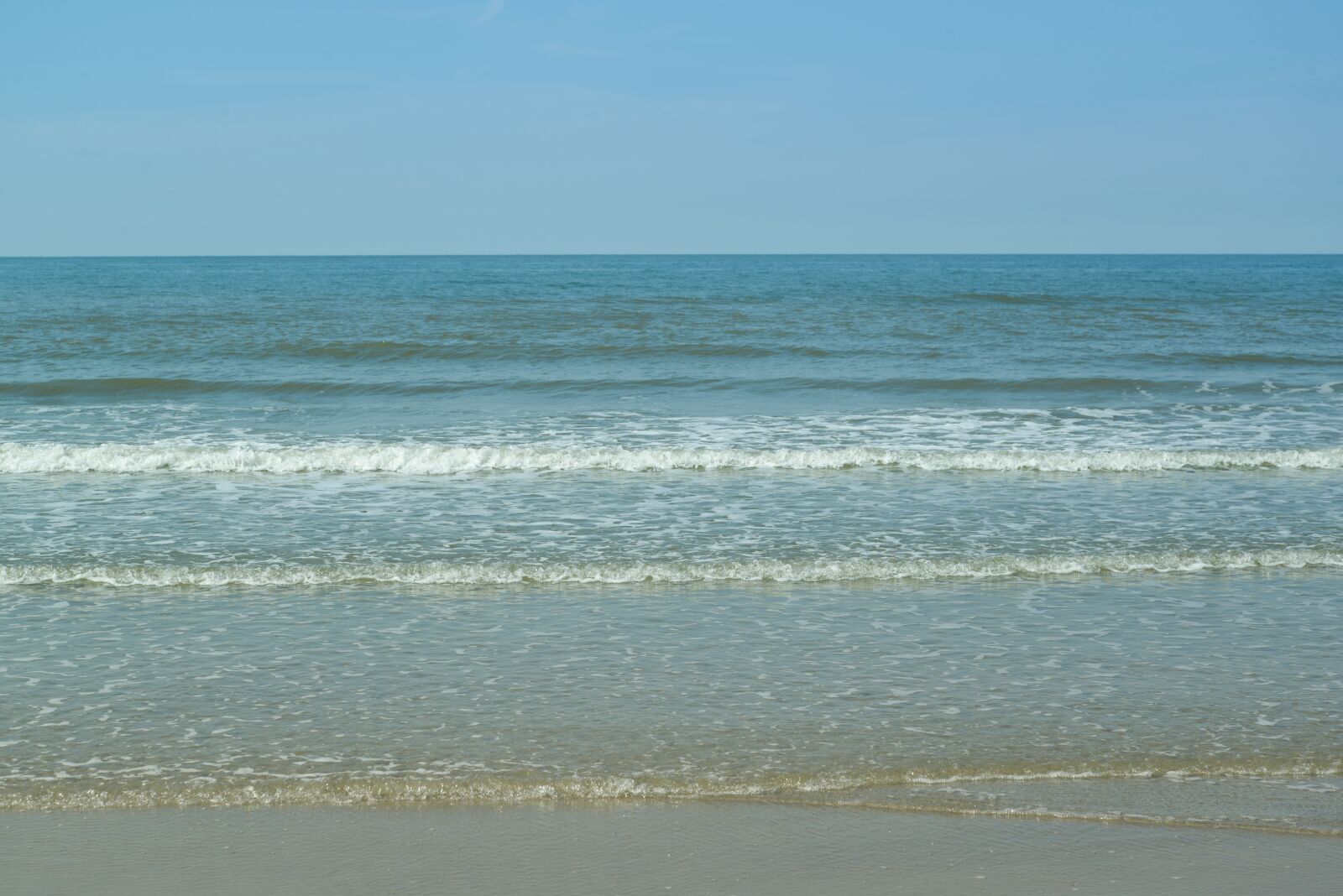 Nikon D610 sample photo. Sea, waves, sand photography