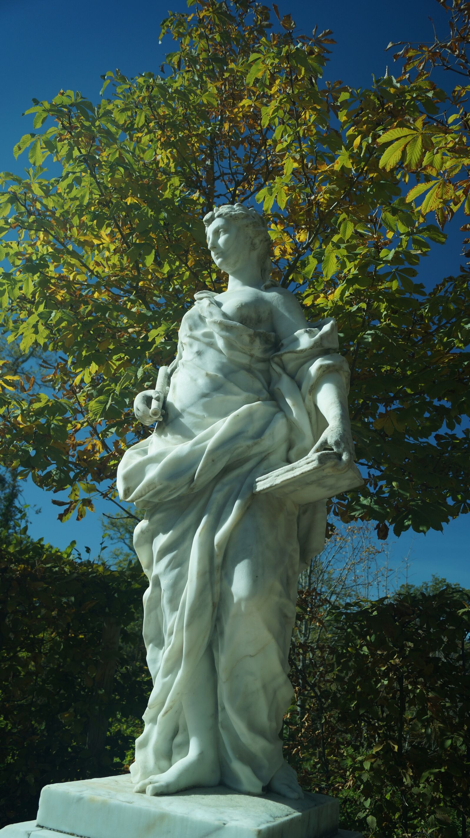 Sony SLT-A57 sample photo. Statue, gardens, farm photography