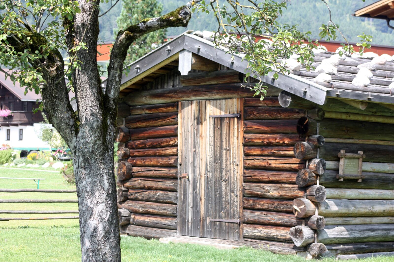 Canon EOS 450D (EOS Rebel XSi / EOS Kiss X2) sample photo. Tyrol, log cabin, village photography
