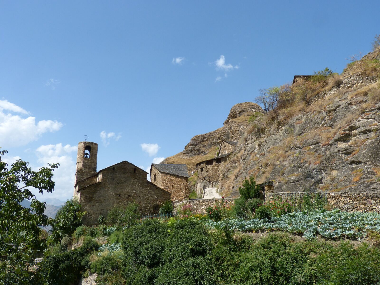 Panasonic DMC-FZ62 sample photo. People, pyrenees catalan burg photography