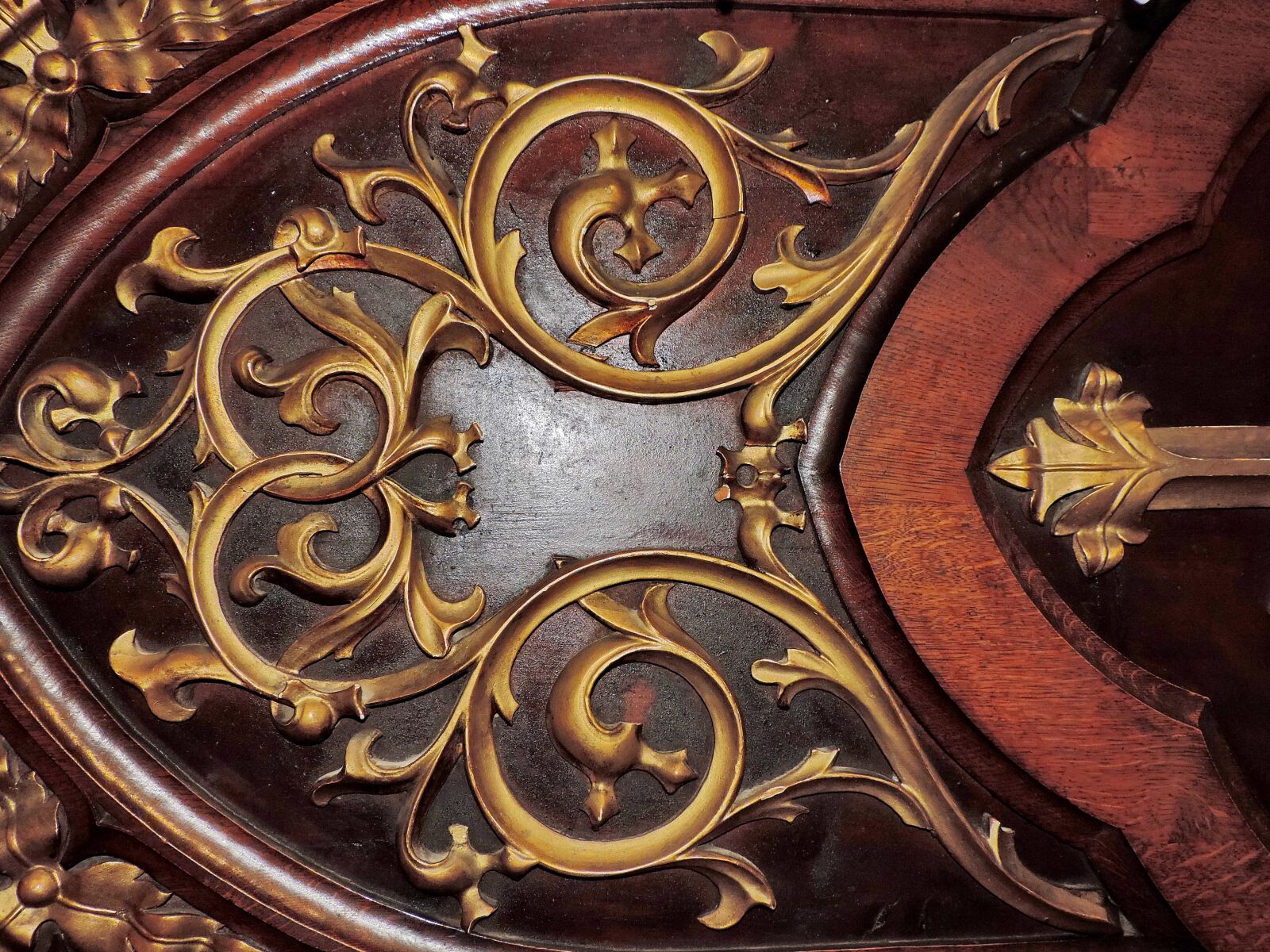 Nikon Coolpix P520 sample photo. Arabesque, decorative, furniture, handmade photography