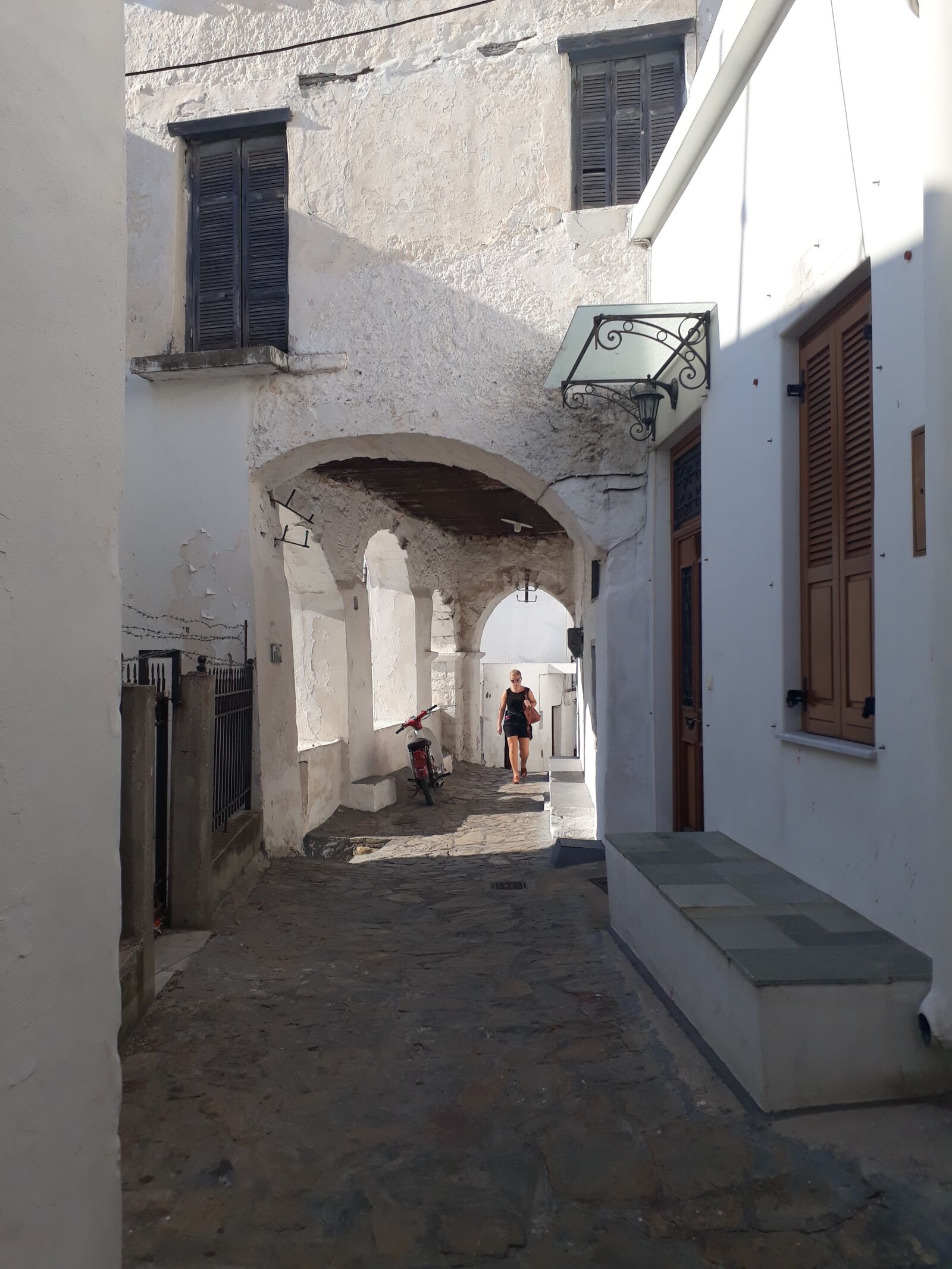 Samsung Galaxy A3(2017) sample photo. Greece, skyros, street photography