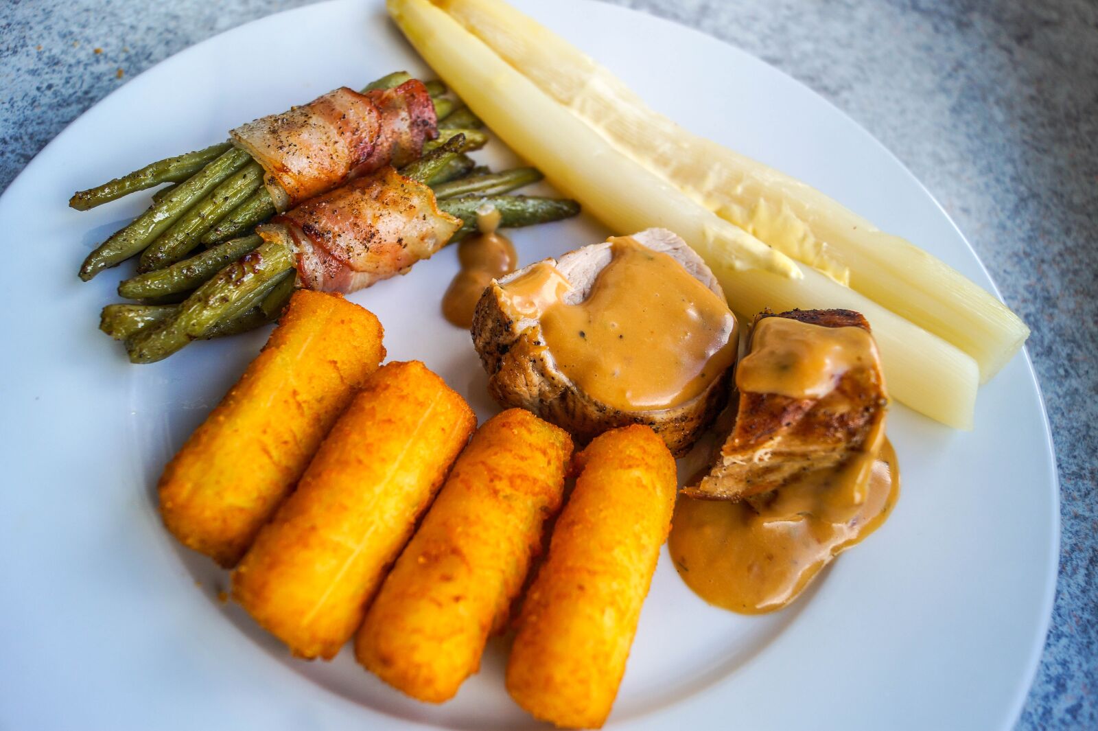 Sony DT 18-55mm F3.5-5.6 SAM II sample photo. Pork tenderloin, eat, pork photography