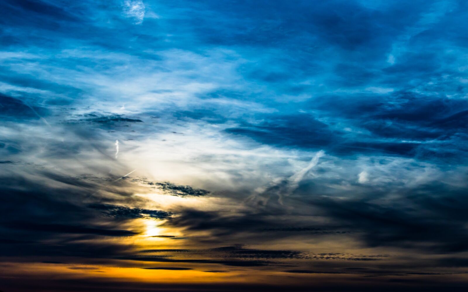 Canon EOS 750D (EOS Rebel T6i / EOS Kiss X8i) sample photo. The beginning of sunset photography