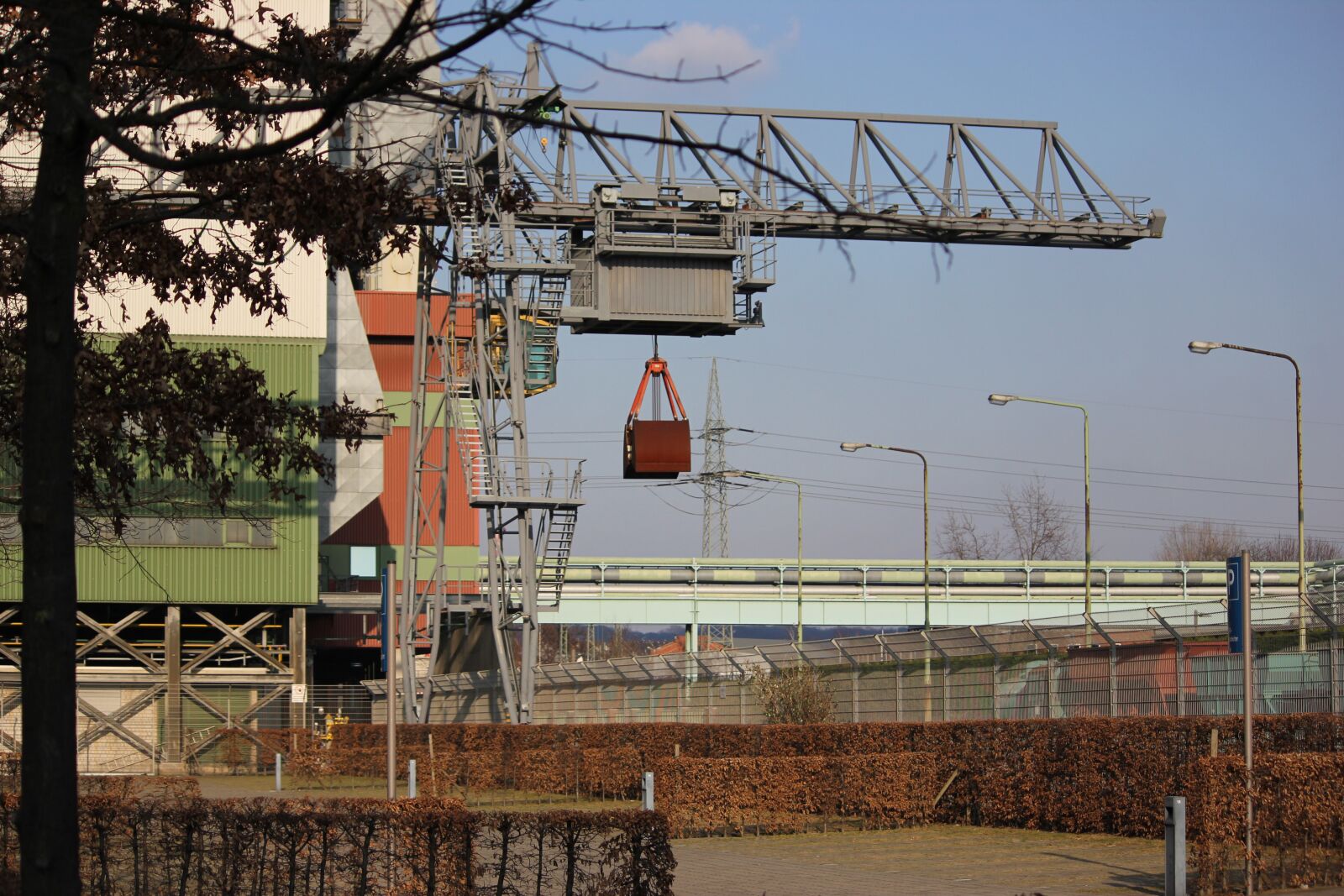 Canon EOS 550D (EOS Rebel T2i / EOS Kiss X4) sample photo. Industry, crane, panorama photography
