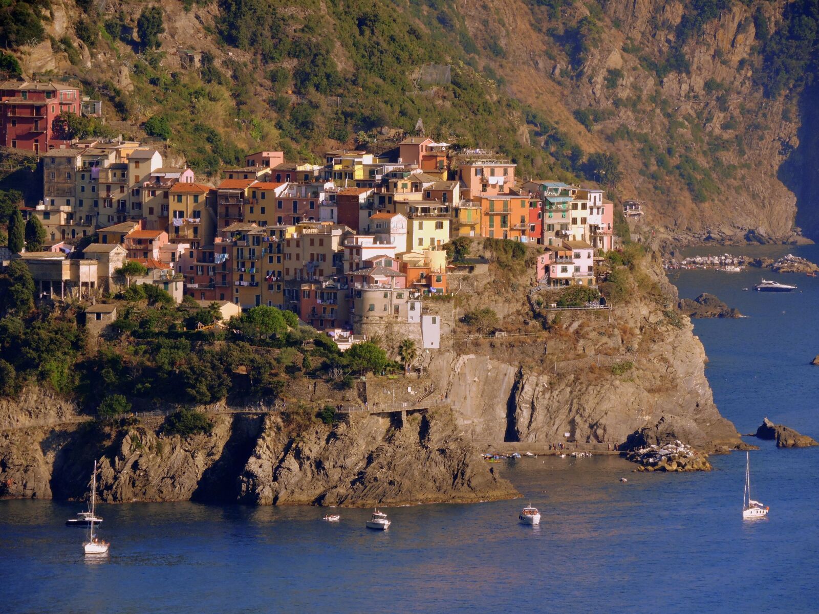 Nikon Coolpix P600 sample photo. Houses, mountain, sea photography