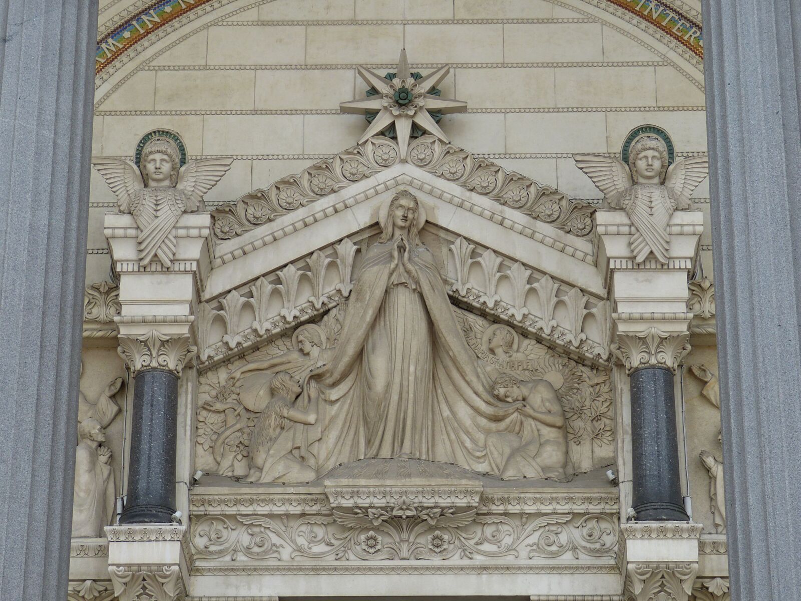 Panasonic Lumix DMC-FZ150 sample photo. Basilica, church, architecture photography