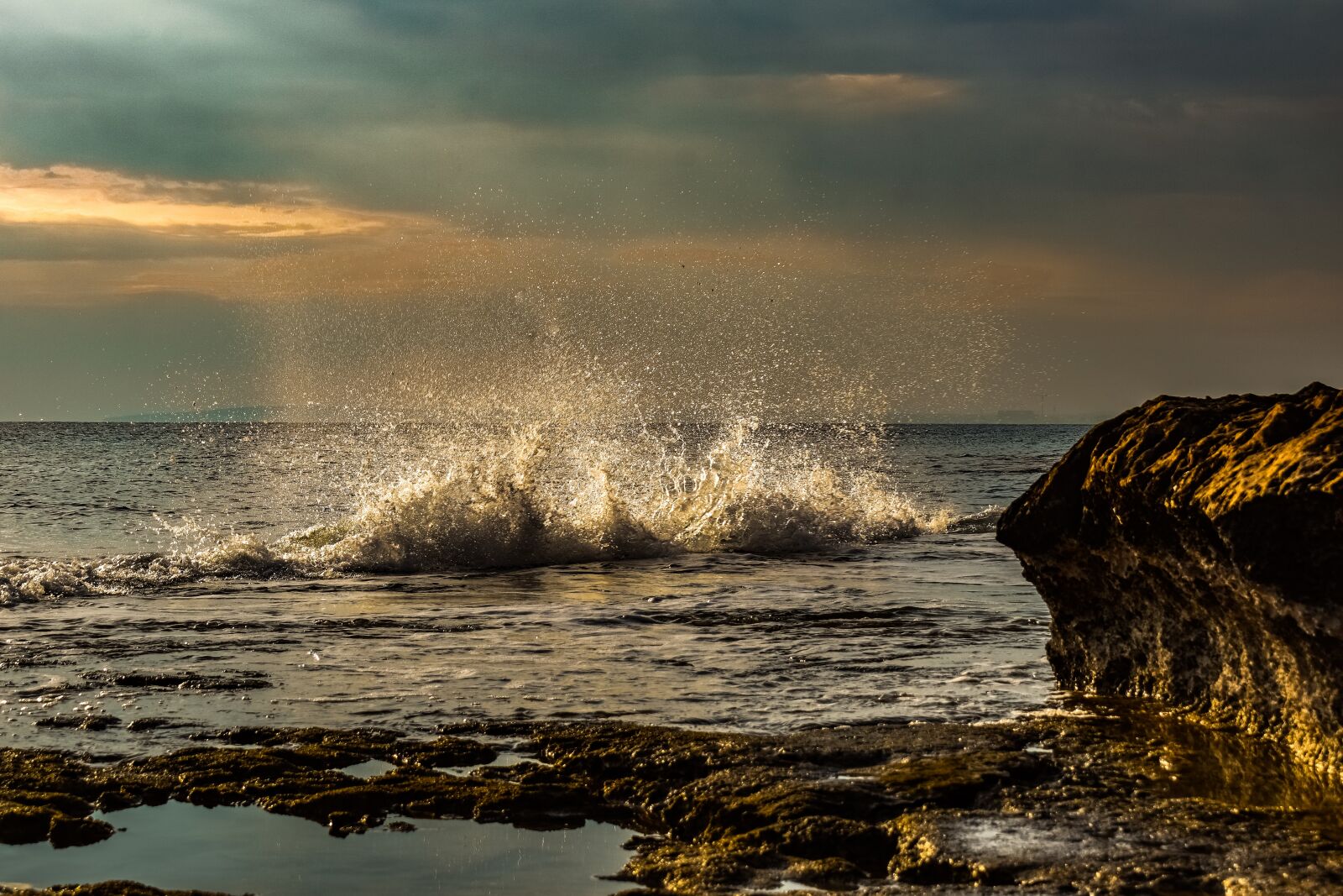 Nikon D3300 sample photo. Wave, crashing, water photography