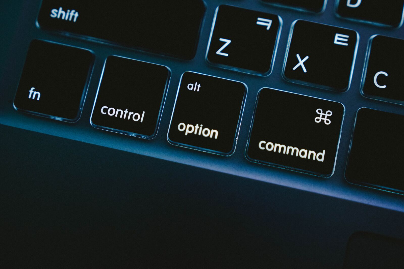 Canon 18-35mm F1.8 DC HSM | Art 013 sample photo. Macbook, macbook pro, keyboard photography