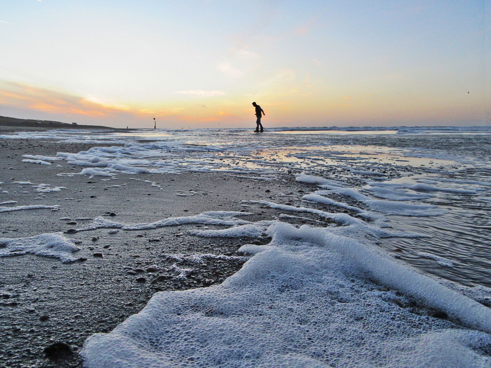 Canon PowerShot SX610 HS sample photo. Boy, sea, beach photography
