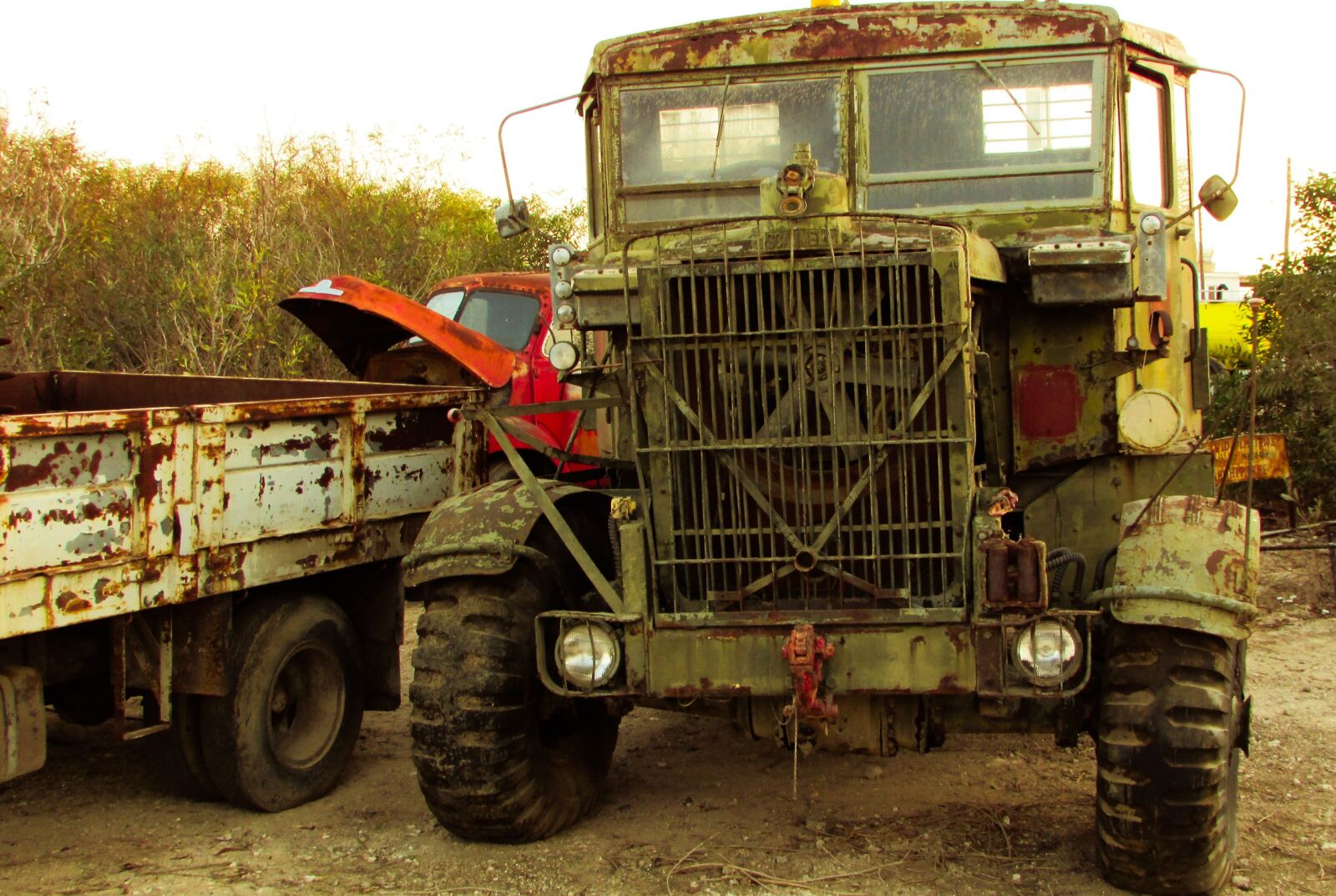 Canon PowerShot SX400 IS sample photo. Truck, old, rusty photography
