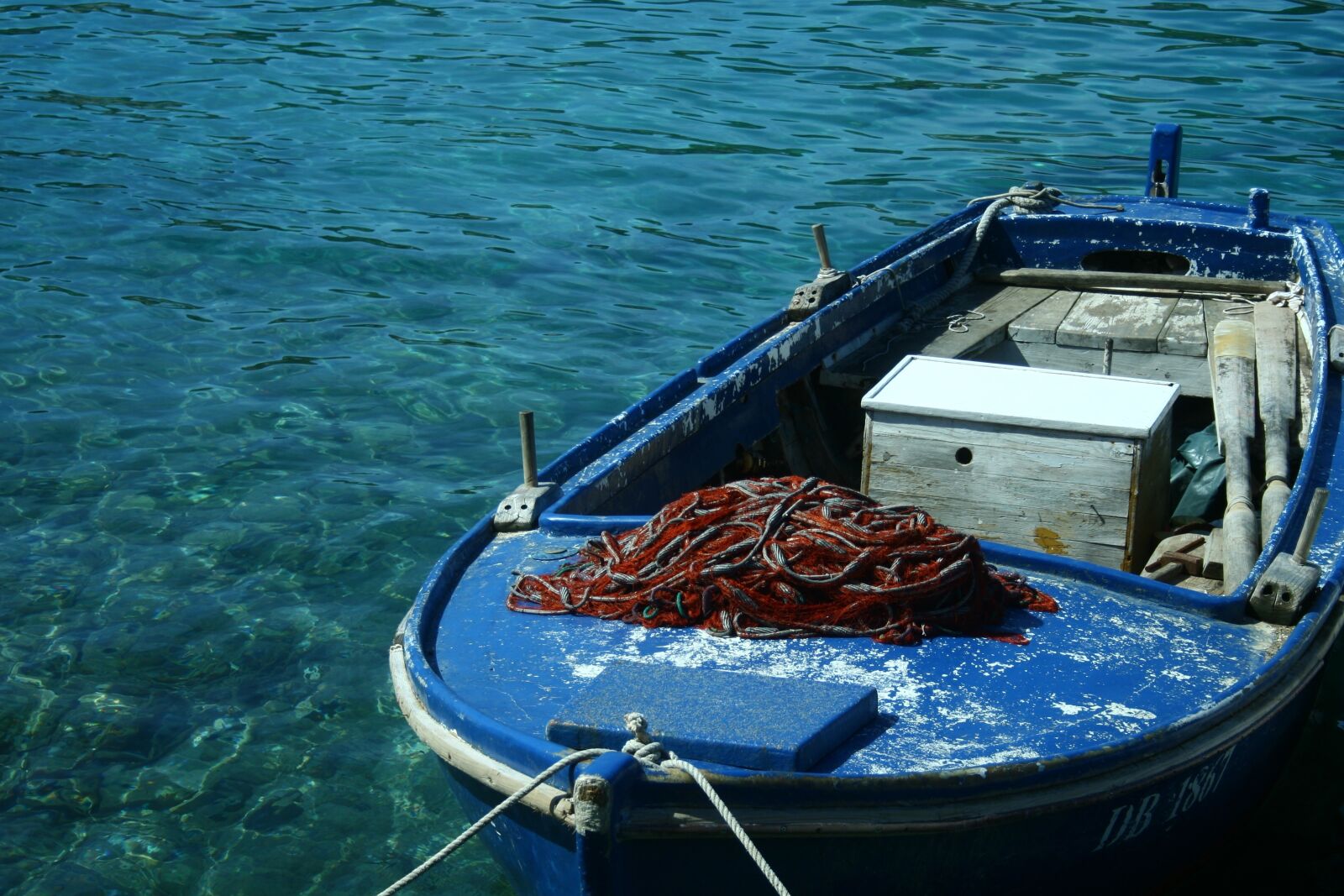 Canon EOS 350D (EOS Digital Rebel XT / EOS Kiss Digital N) sample photo. Boat, sea, coast photography