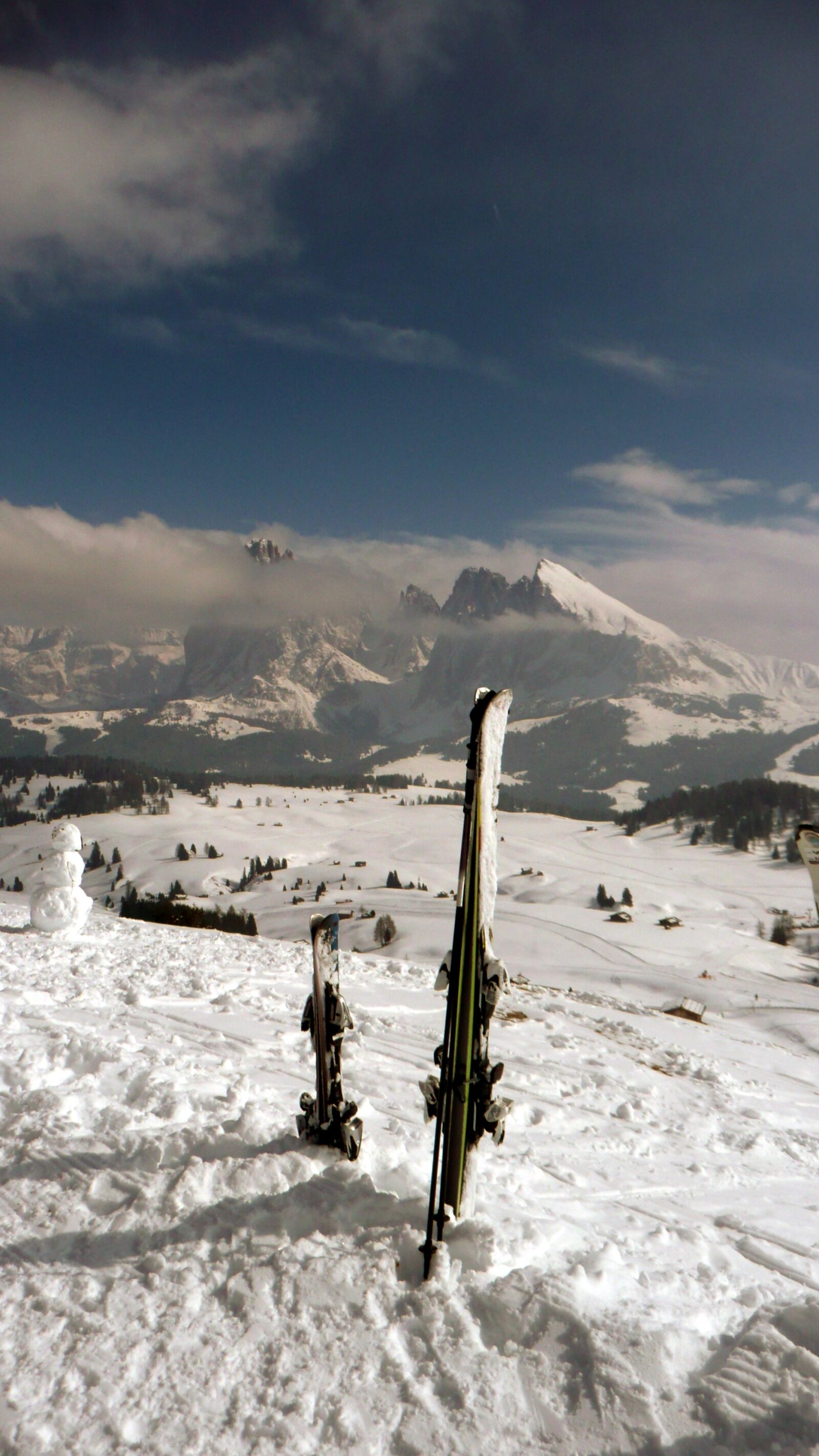 Panasonic DMC-TZ3 sample photo. Skis, skiing, snow photography