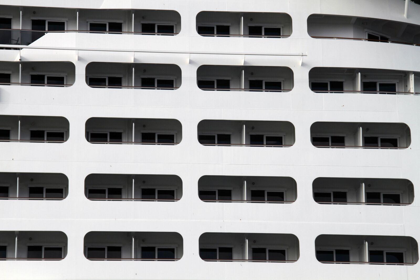 Canon EOS 7D sample photo. Pattern, windows, cruise ship photography