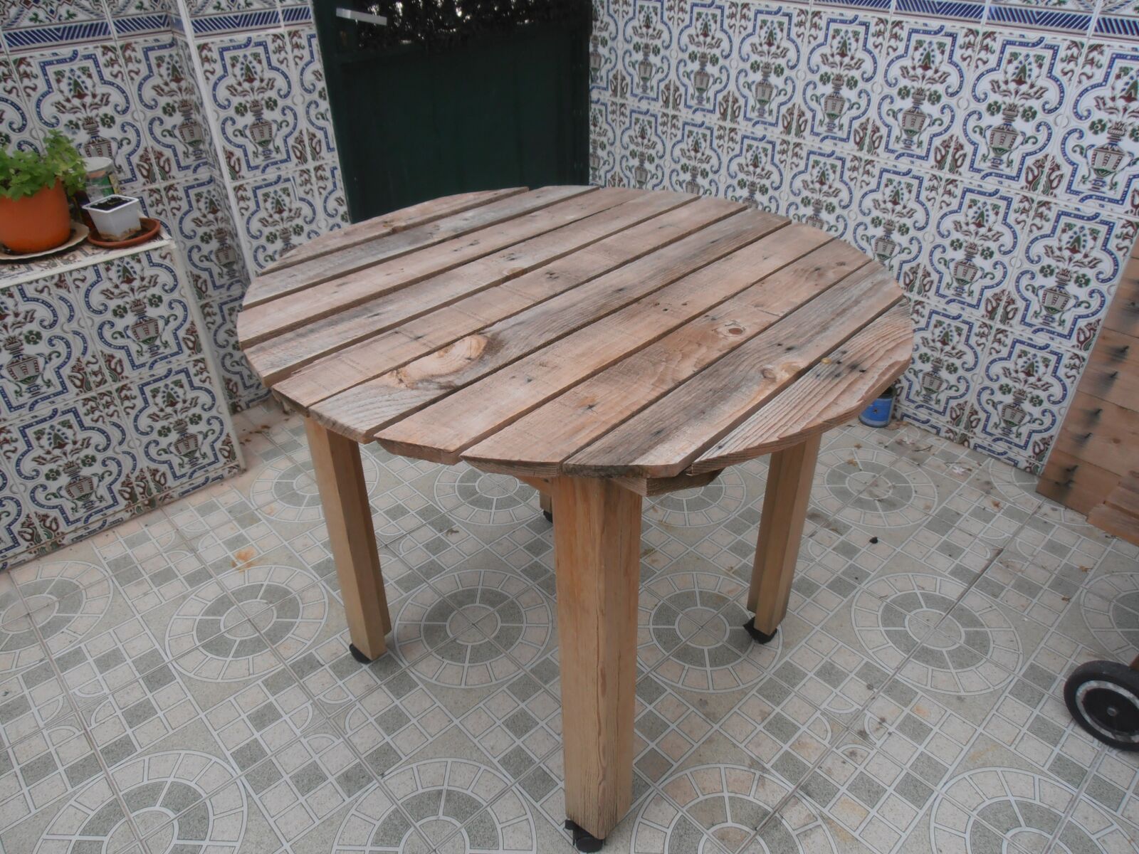 Olympus VR310,D720 sample photo. Table, pallets, wood photography