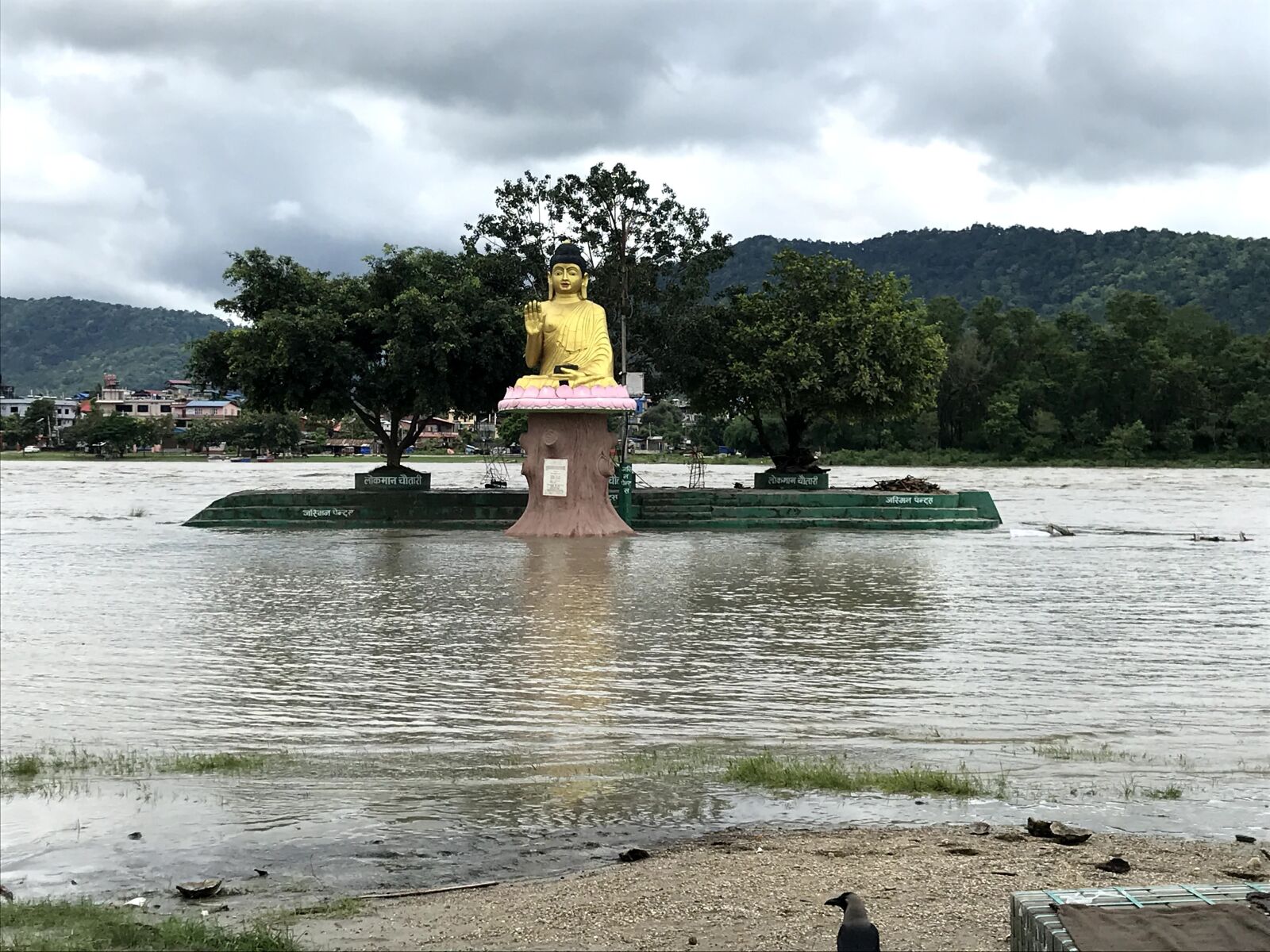 iPhone 7 back camera 3.99mm f/1.8 sample photo. Buddha, flood, river photography