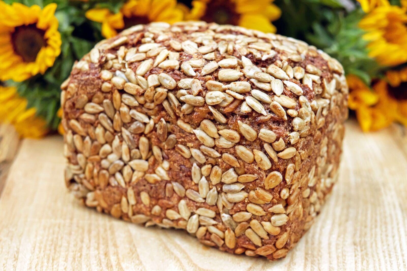 Fujifilm X-T10 + Fujifilm XF 35mm F1.4 R sample photo. Bread, whole wheat bread photography