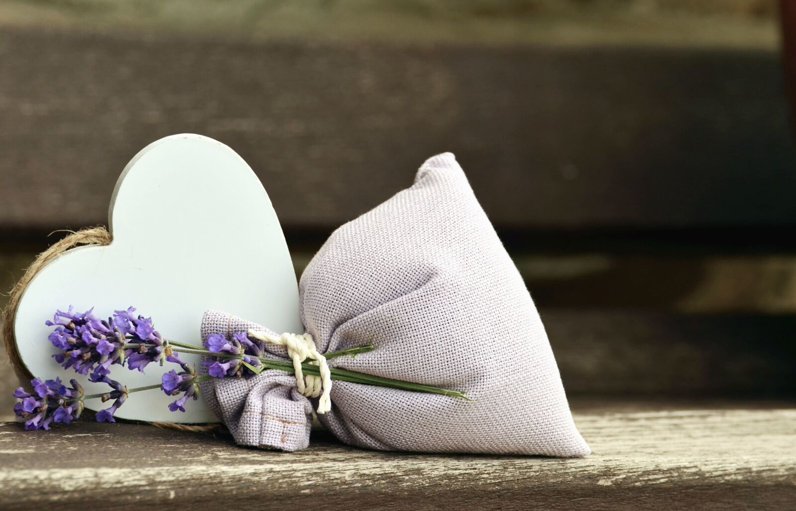 Nikon D5100 sample photo. Lavender, heart, bags, wood photography