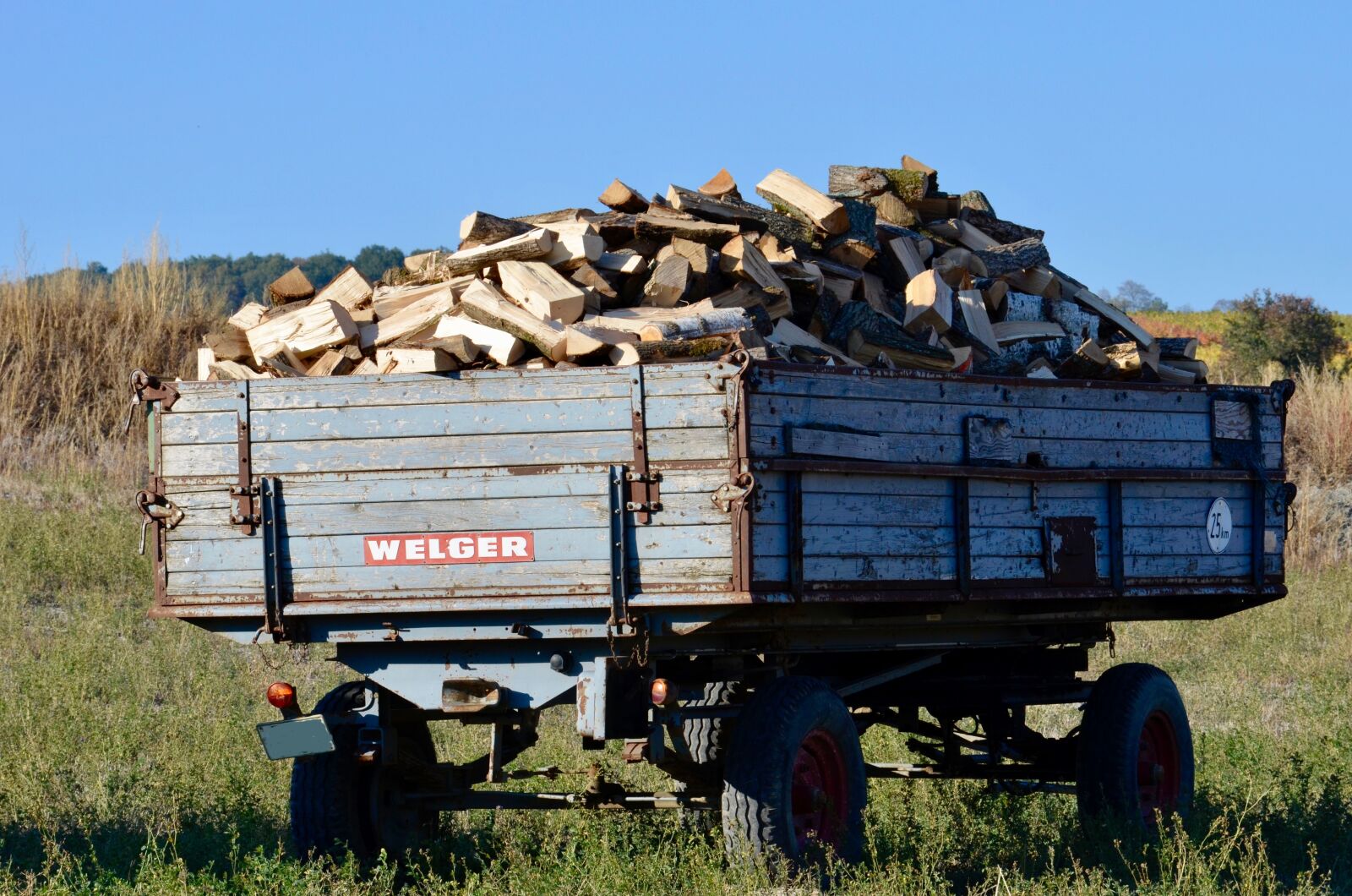 Nikon D5100 sample photo. Trailers, wood, agriculture photography