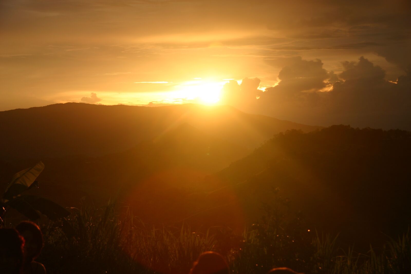 Canon EOS 300D (EOS Digital Rebel / EOS Kiss Digital) sample photo. Sunset, sun, setting sun photography