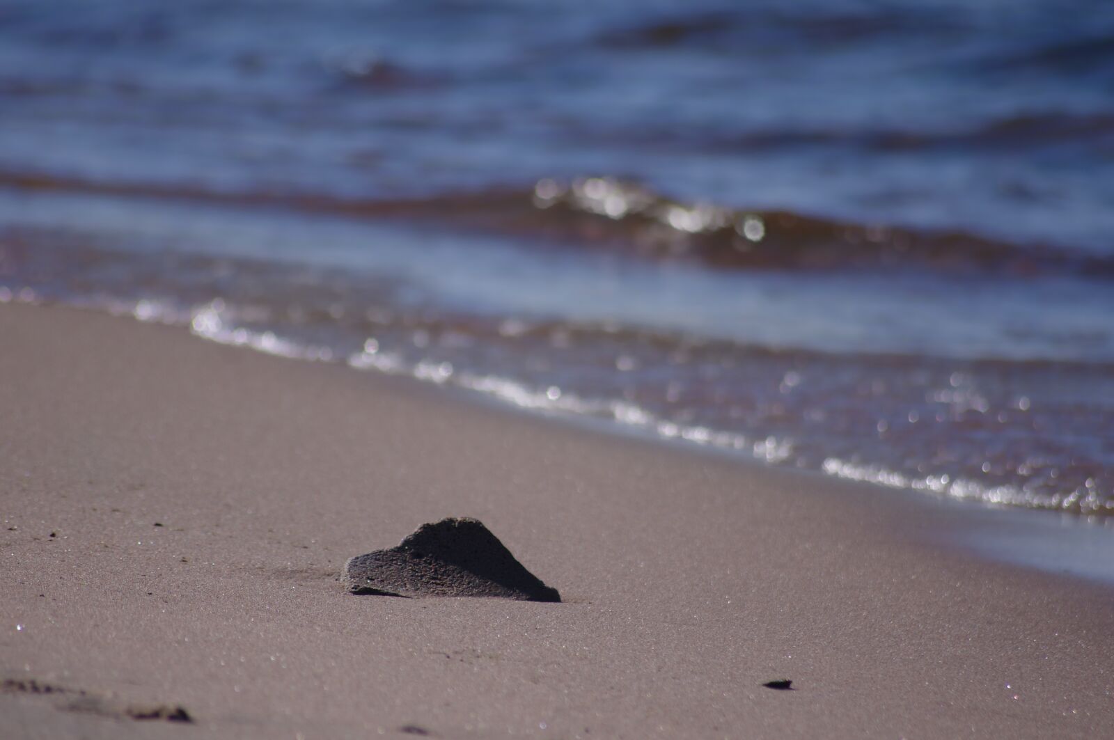 Pentax K-r sample photo. Sand, water, beach photography