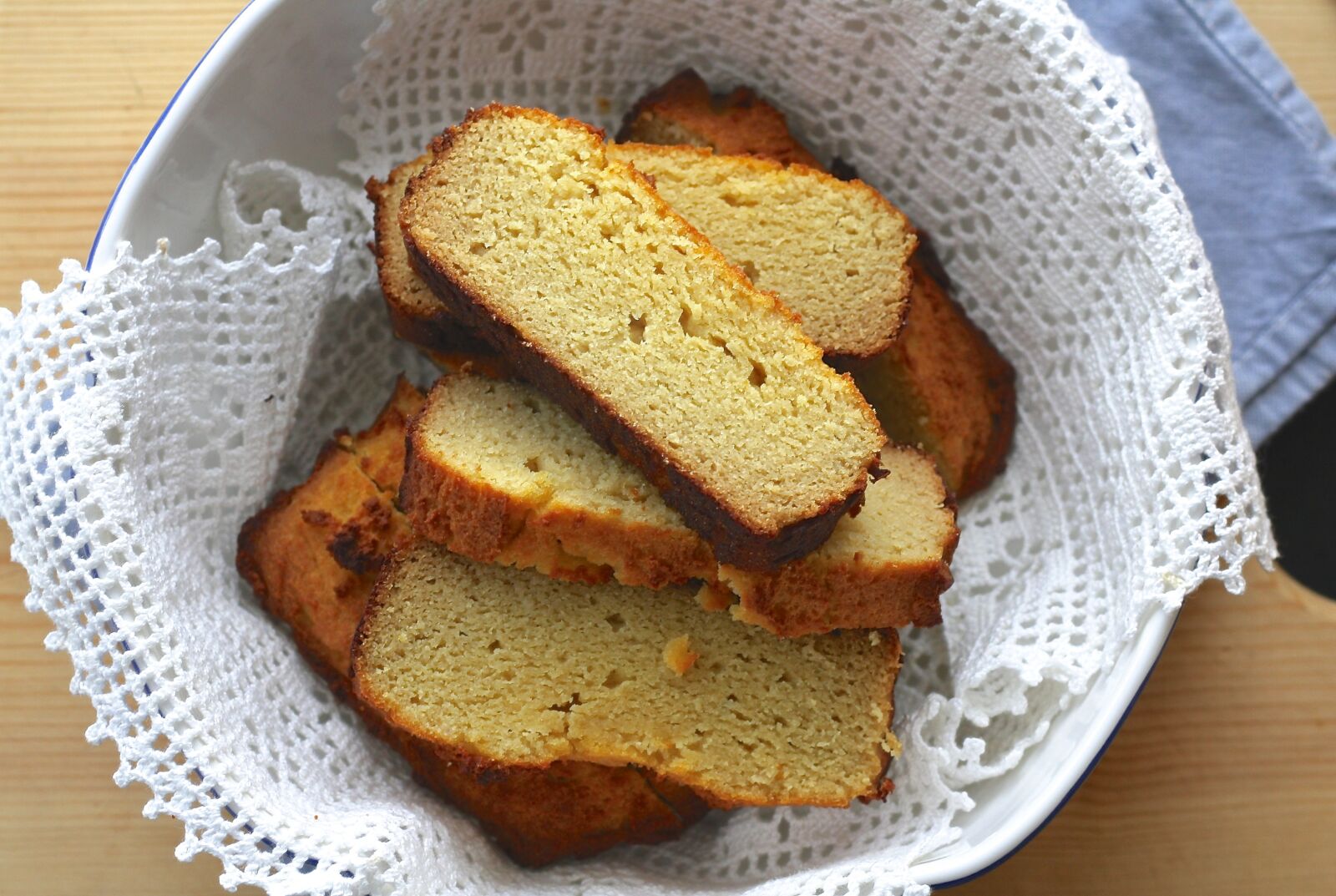 Canon EOS 1000D (EOS Digital Rebel XS / EOS Kiss F) sample photo. Bread, gluten free, homemade photography