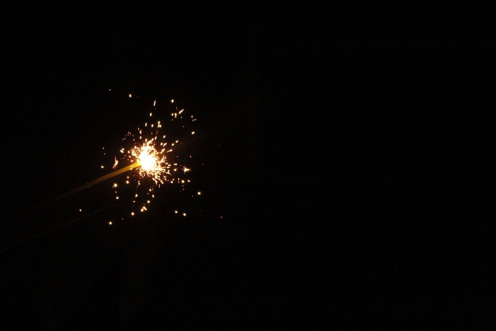 Canon EOS 1300D (EOS Rebel T6 / EOS Kiss X80) sample photo. Light, night, dark, party photography