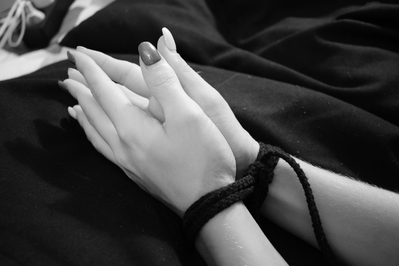 Nikon D3300 sample photo. Hands, rope, black photography