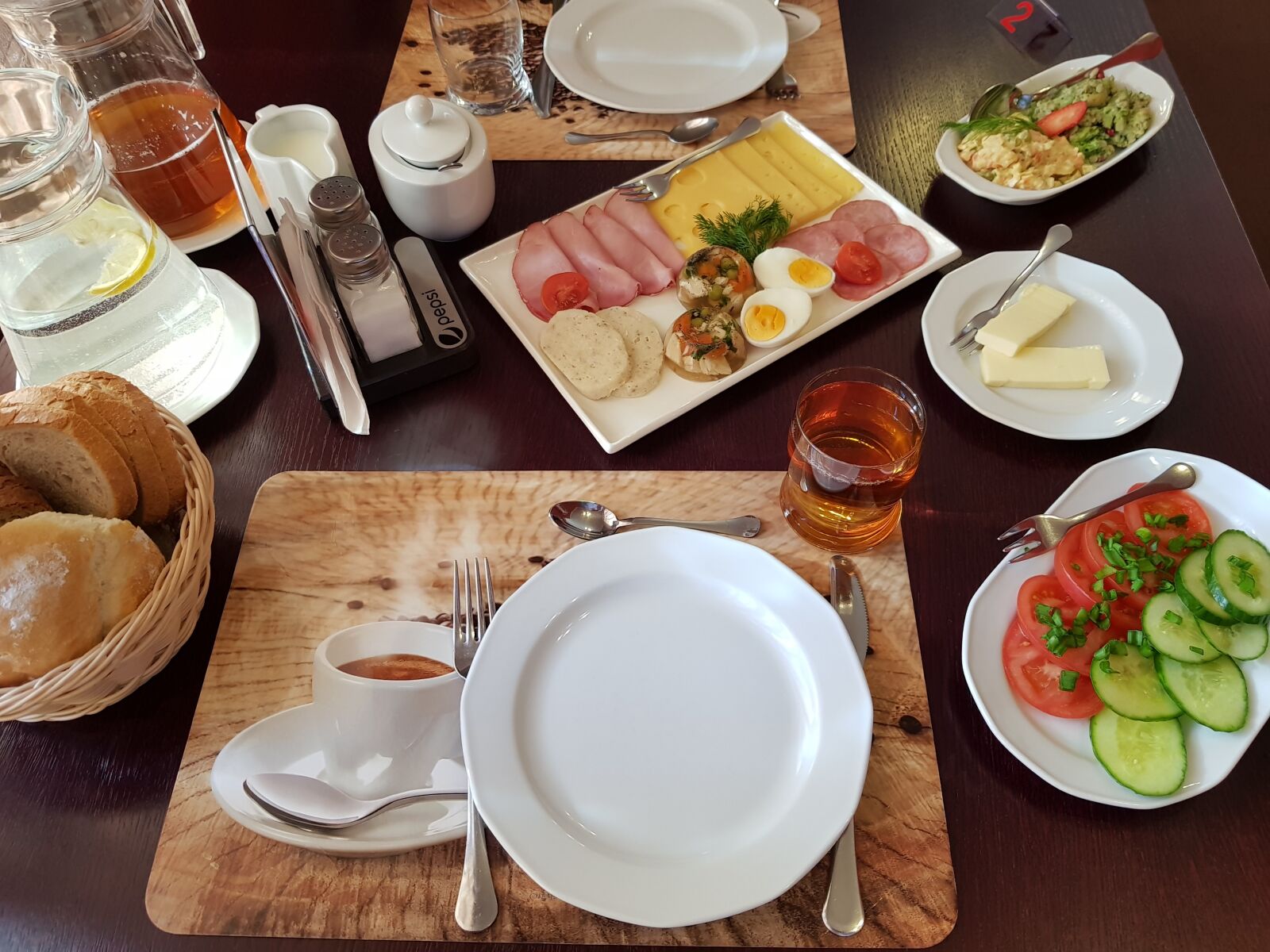 Samsung Galaxy S8 sample photo. Table, food, meal photography