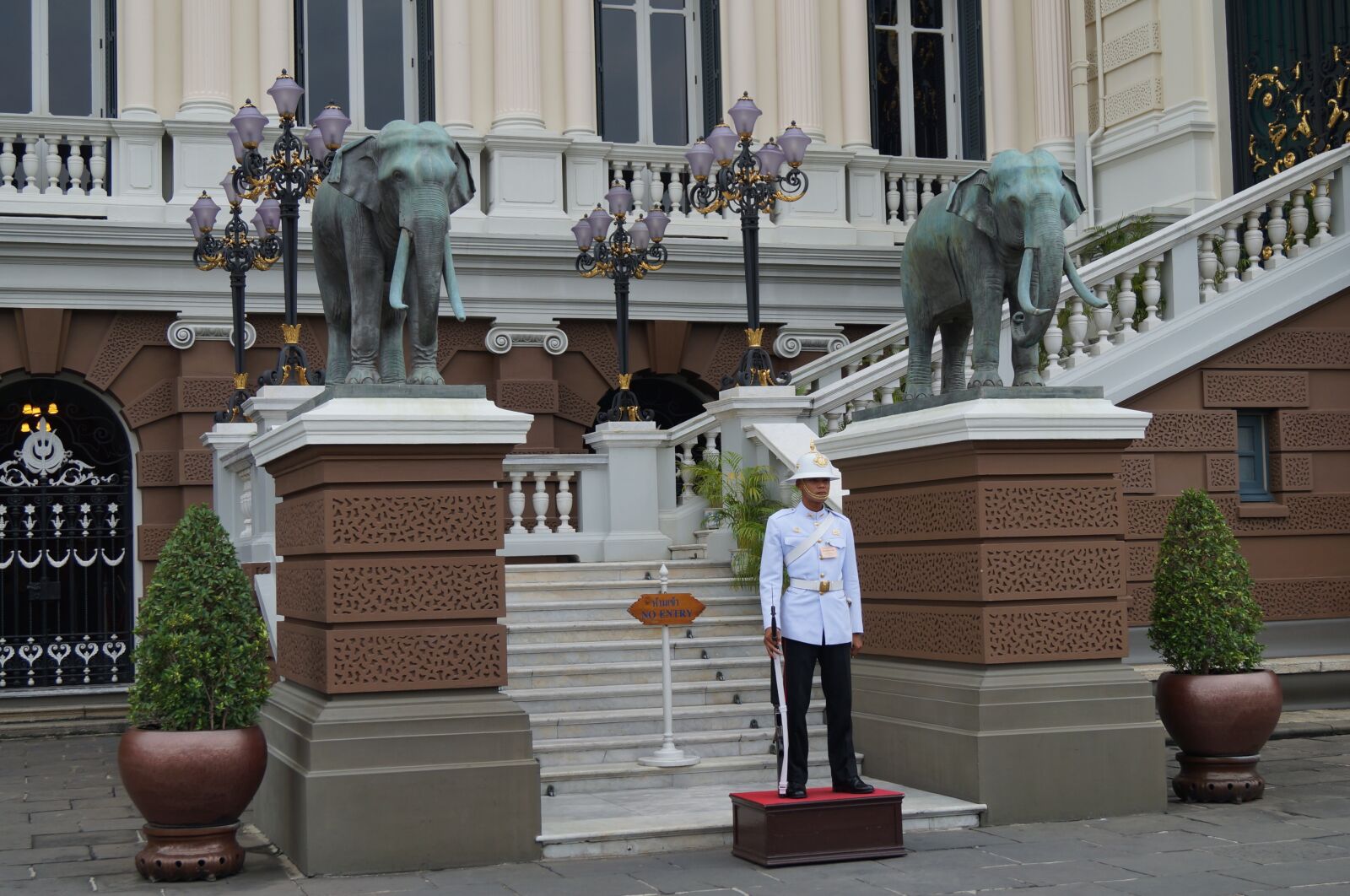Sony SLT-A37 sample photo. Elephants, thailand, sculpture photography