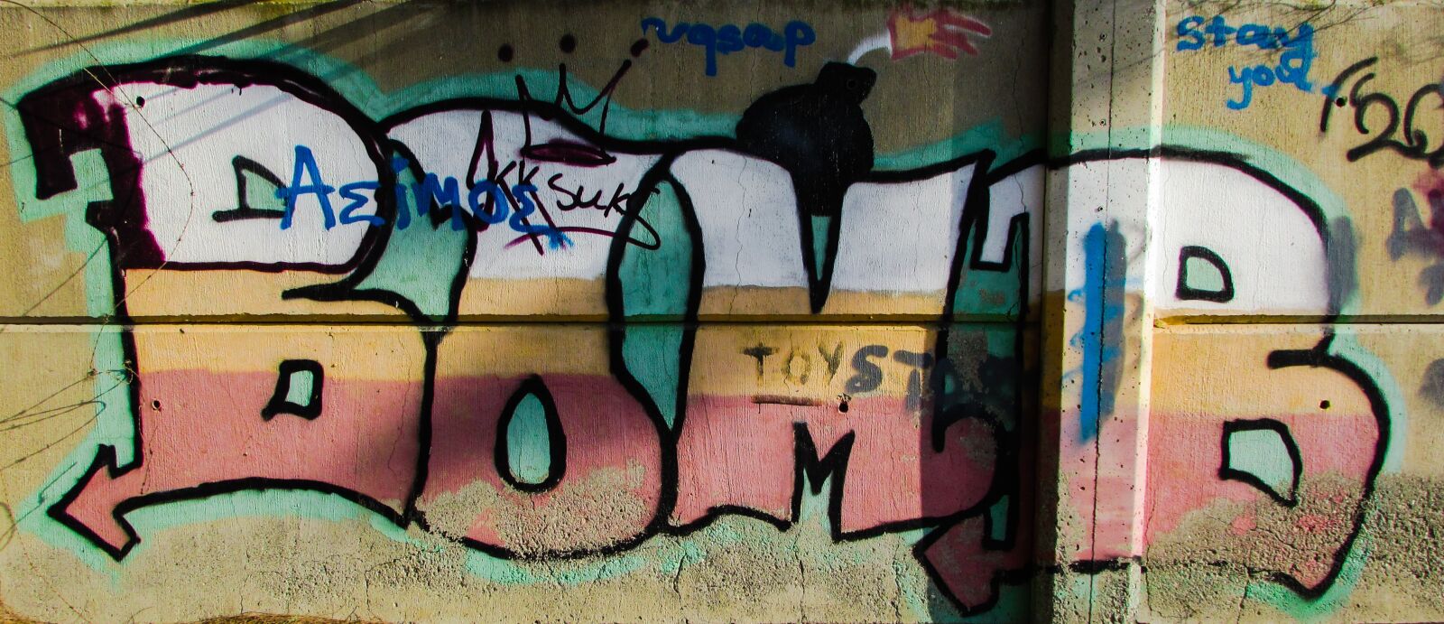 Canon PowerShot SX400 IS sample photo. Bomb, graffiti, colorful photography