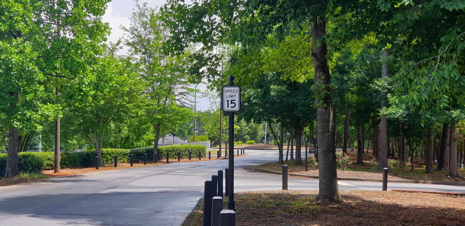 Samsung Galaxy Note9 sample photo. Gil, signs, road photography