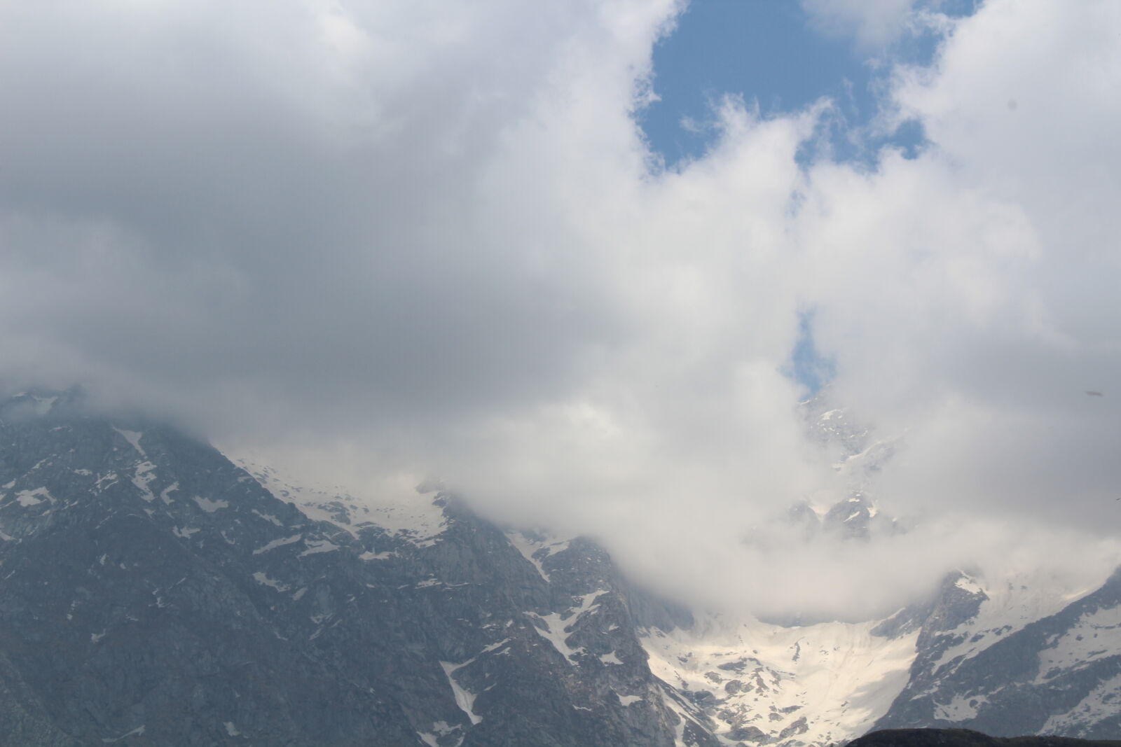 Canon EOS 1300D (EOS Rebel T6 / EOS Kiss X80) sample photo. Blue, mountains, cloud, formation photography