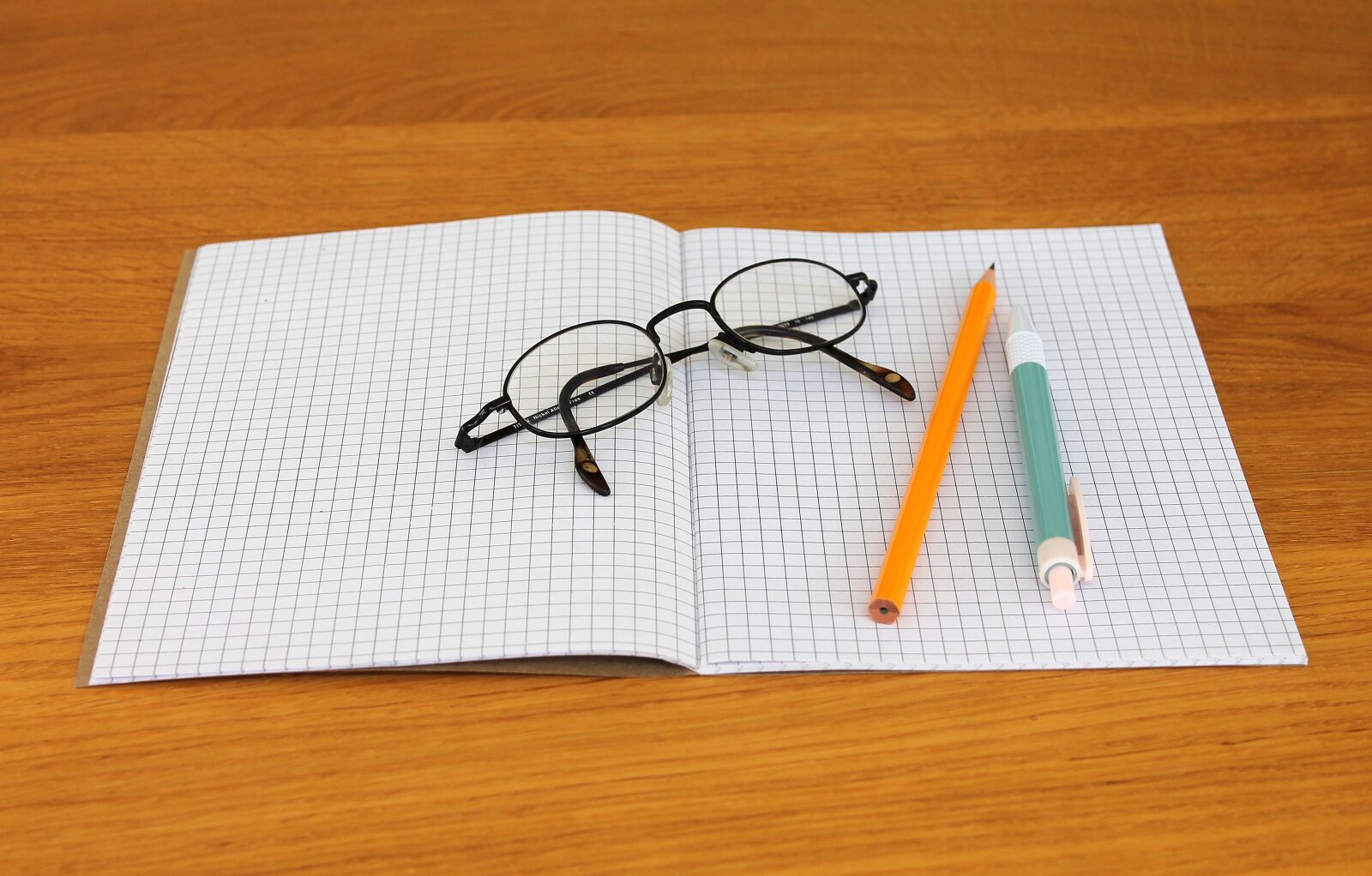 Canon EOS 1100D (EOS Rebel T3 / EOS Kiss X50) sample photo. Note, notebook, writing implements photography